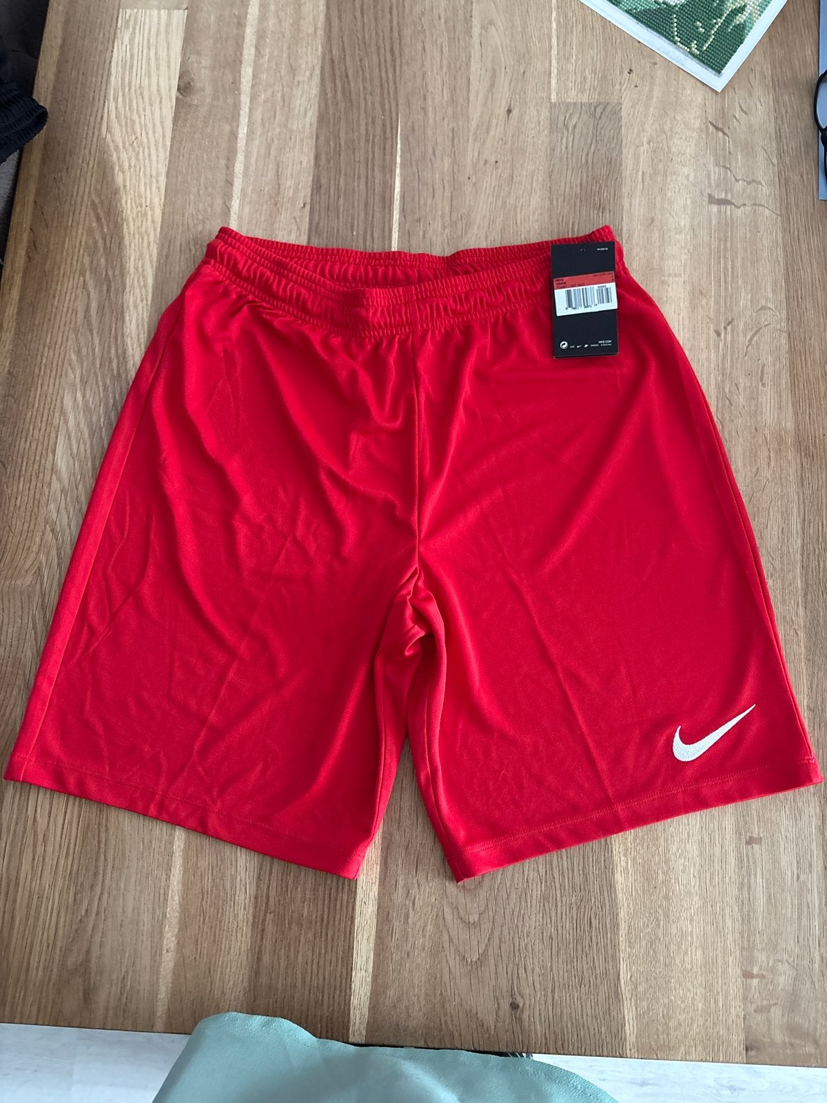 Nike Voetbalbroekje Rood Maat L - Nieuw met kaartjes, Maat 52/54 (L), Nieuw, Ophalen of Verzenden, Voetbal
