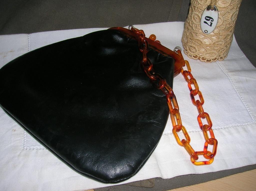 vintage tasje met kunststof beugel en kettinkje, Antiek en Kunst, Ophalen of Verzenden, Dames, Overige merken