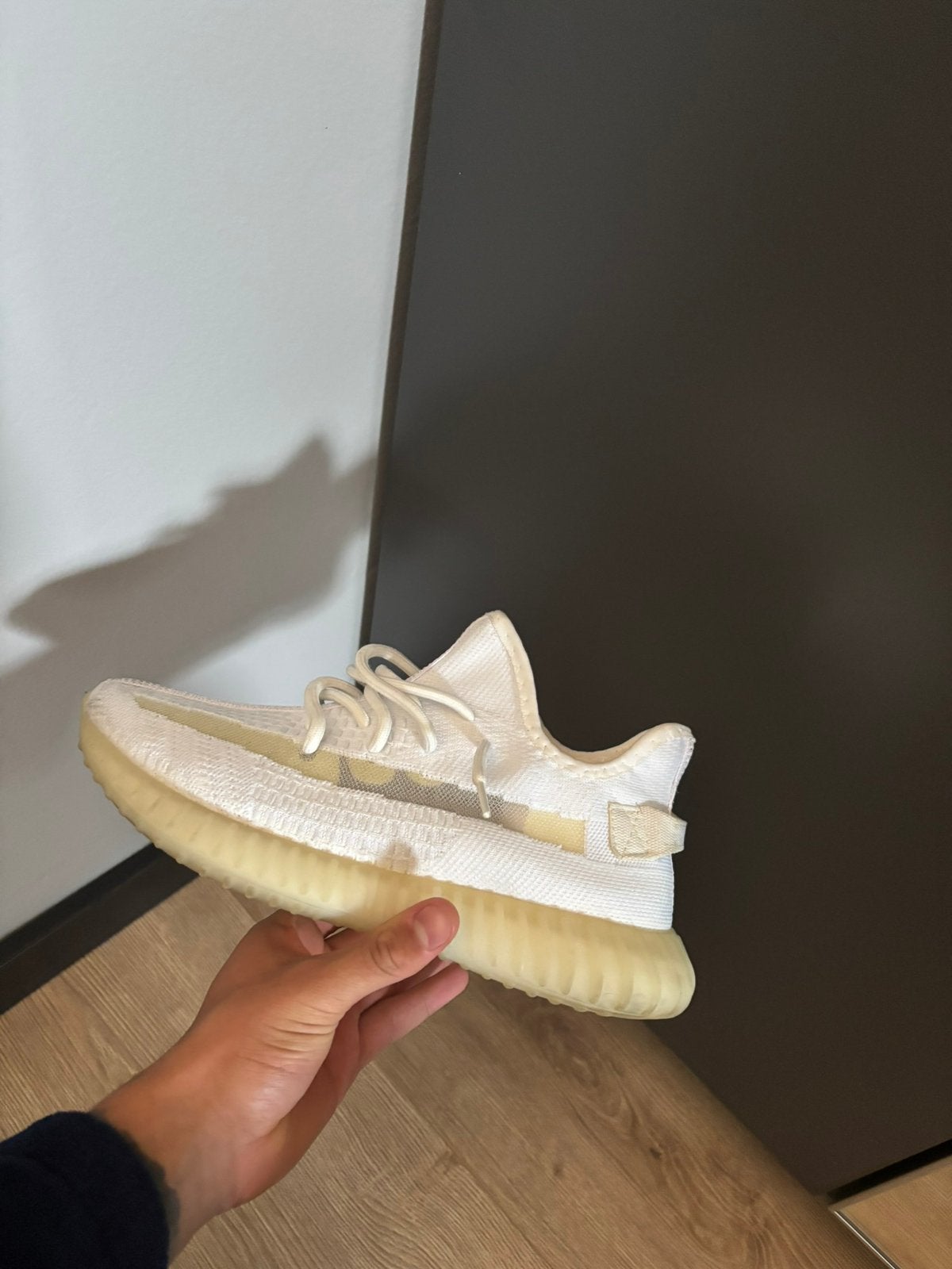 Yeezy 350 V2 cream, Kleding | Heren, Ophalen of Verzenden, Zo goed als nieuw, Overige kleuren