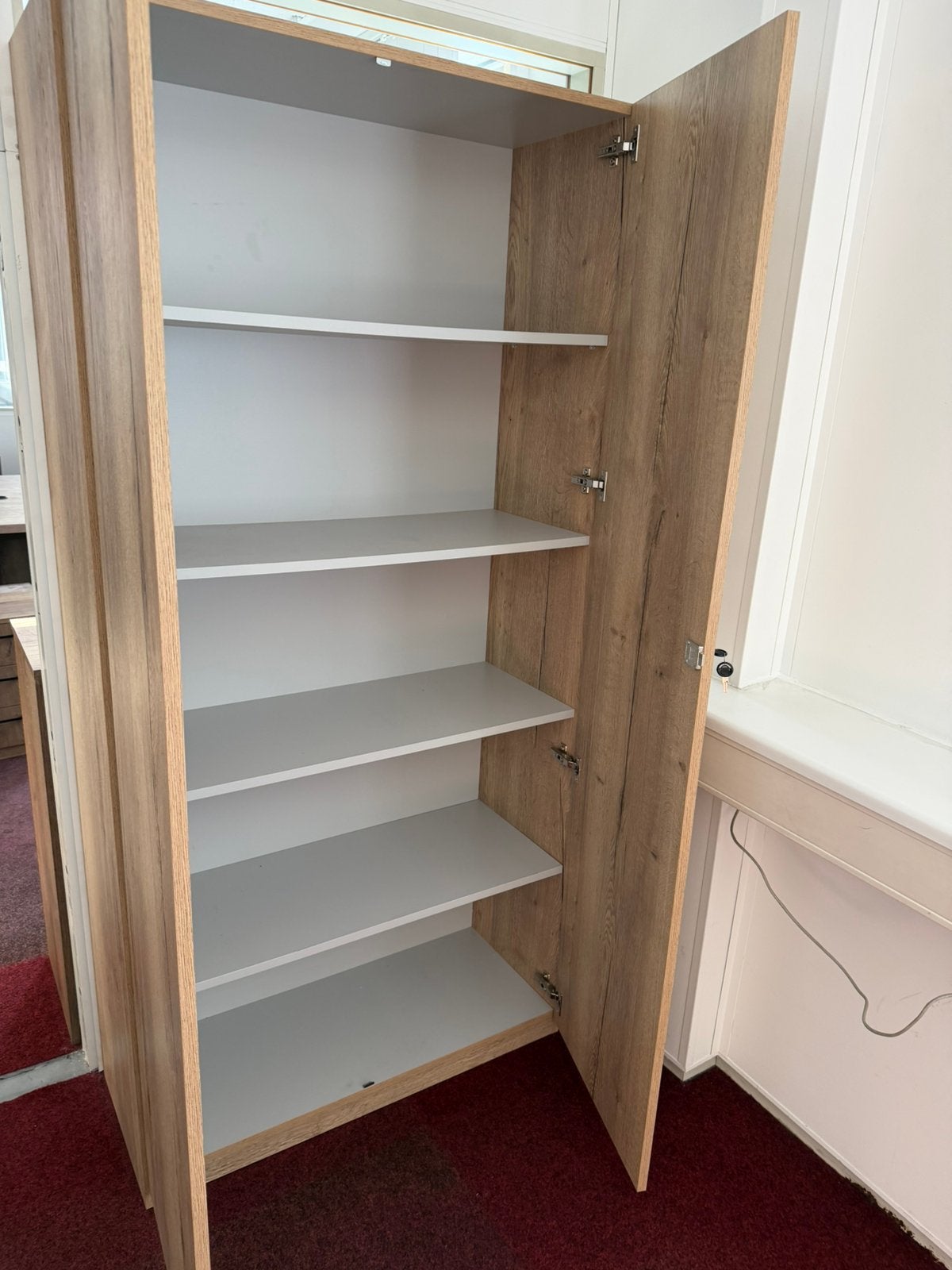 Foto 11 van Zeer mooie houten bureaus in nieuwstaat 75€