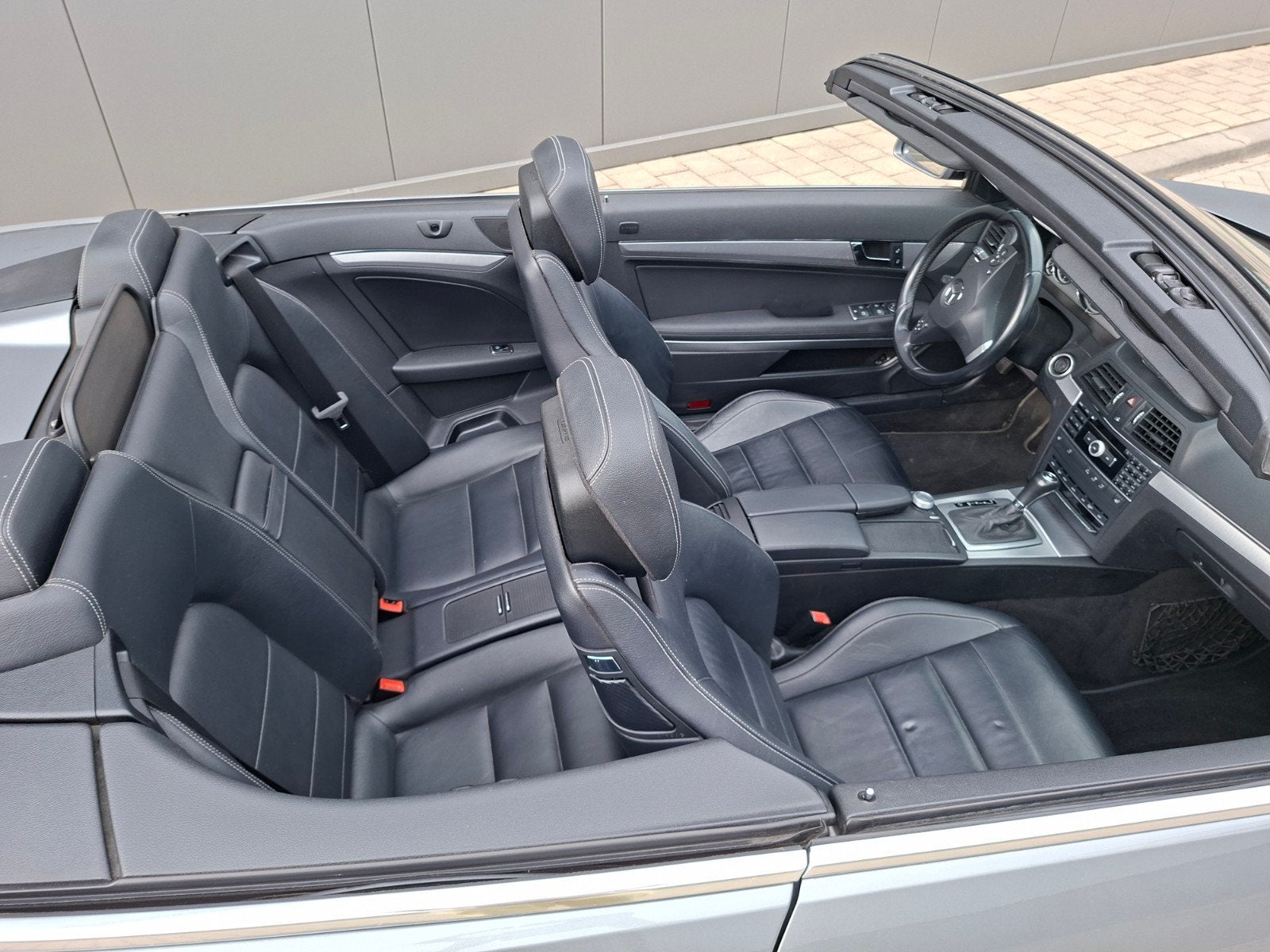 Mercedes E200 Cabriolet> recent groot onderhoud / APK gehad., Auto's, Mercedes-Benz, Achterwielaandrijving, 1800 kg, 4 cilinders