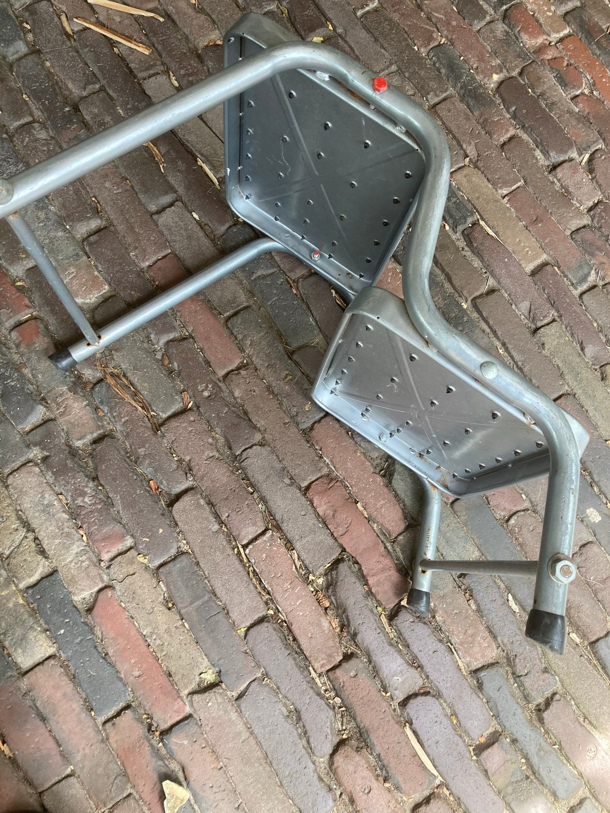 Dubbel opstap trapje met anti-slip bekleding, Doe-het-zelf en Verbouw, Ladders en Trappen, Ophalen, Gebruikt, Trap, Minder dan 2 meter
