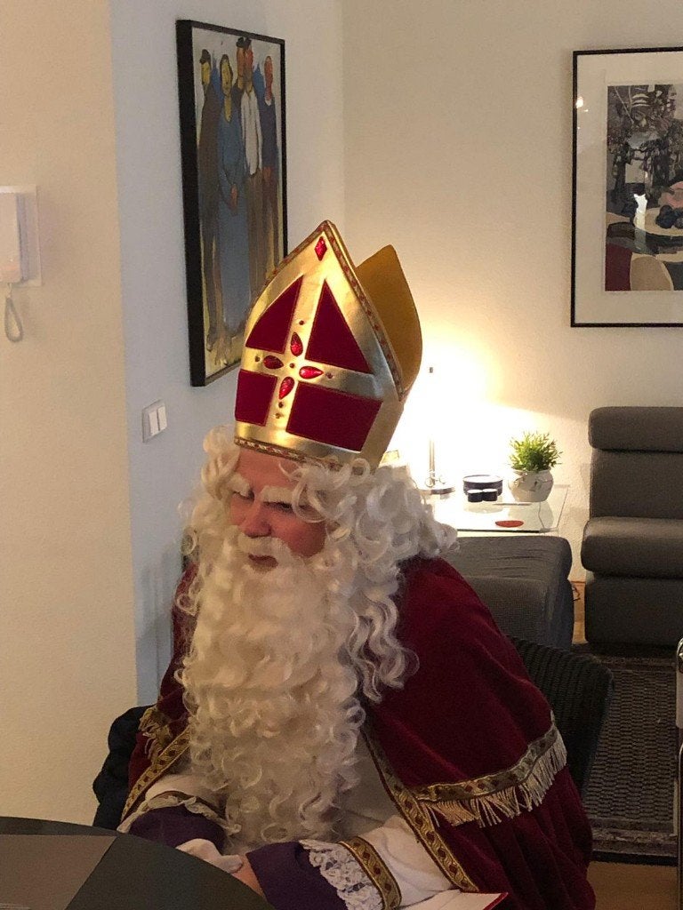 Sinterklaas en 2 pieten op bezoek, Ophalen, Nieuw