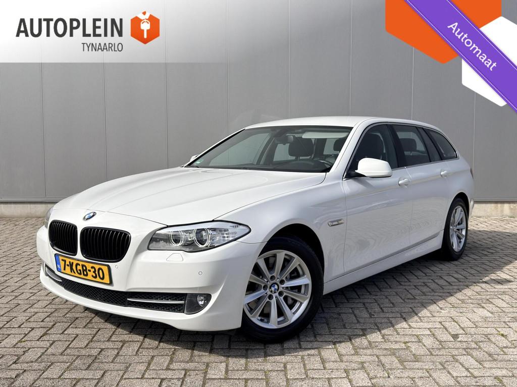 BMW 5-serie Touring 528i High Executive Dealer OH|Navi|NL Au, Auto's, BMW, Automaat, Gebruikt, 4 cilinders, Wit