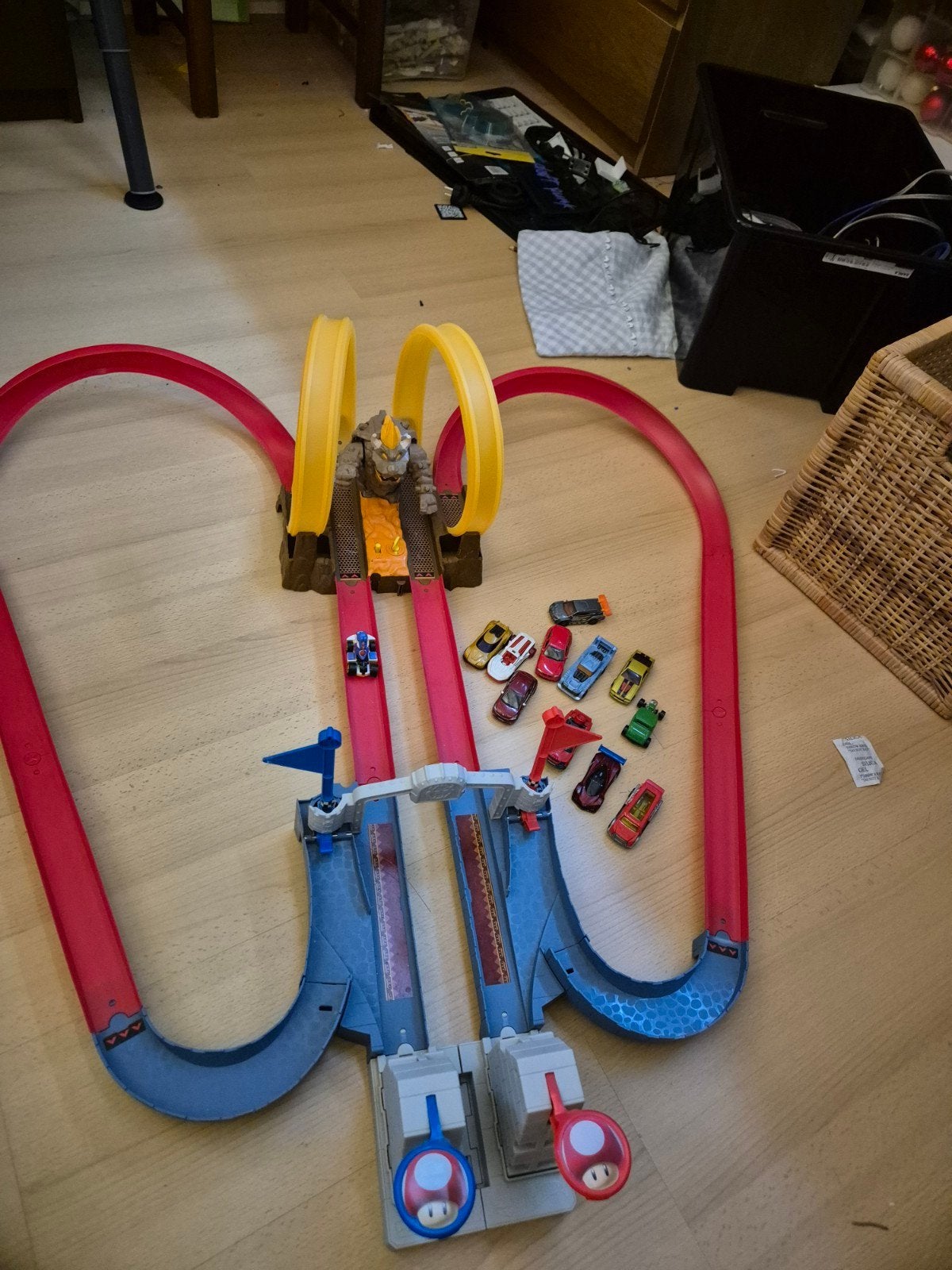 hotwheels  bowser's castle chaos, Kinderen en Baby's, Ophalen, Gebruikt, Opwindmechanisme, Hot Wheels