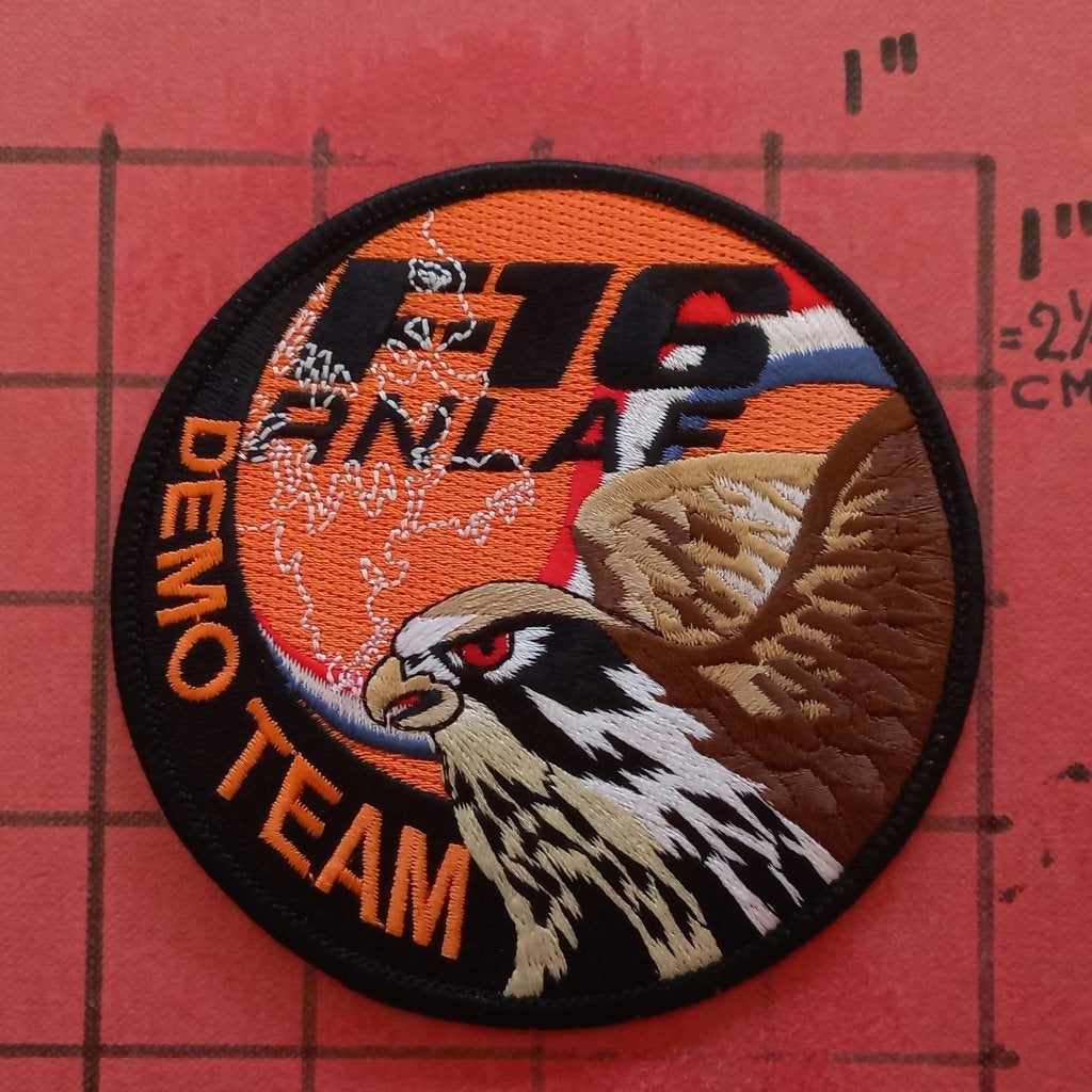 KLU LUCHTMACHT PATCH EMBLEEM F-16 SOLO DISPLAY TEAM SWIRL, Verzenden, Luchtmacht, Nederland, Embleem of Badge