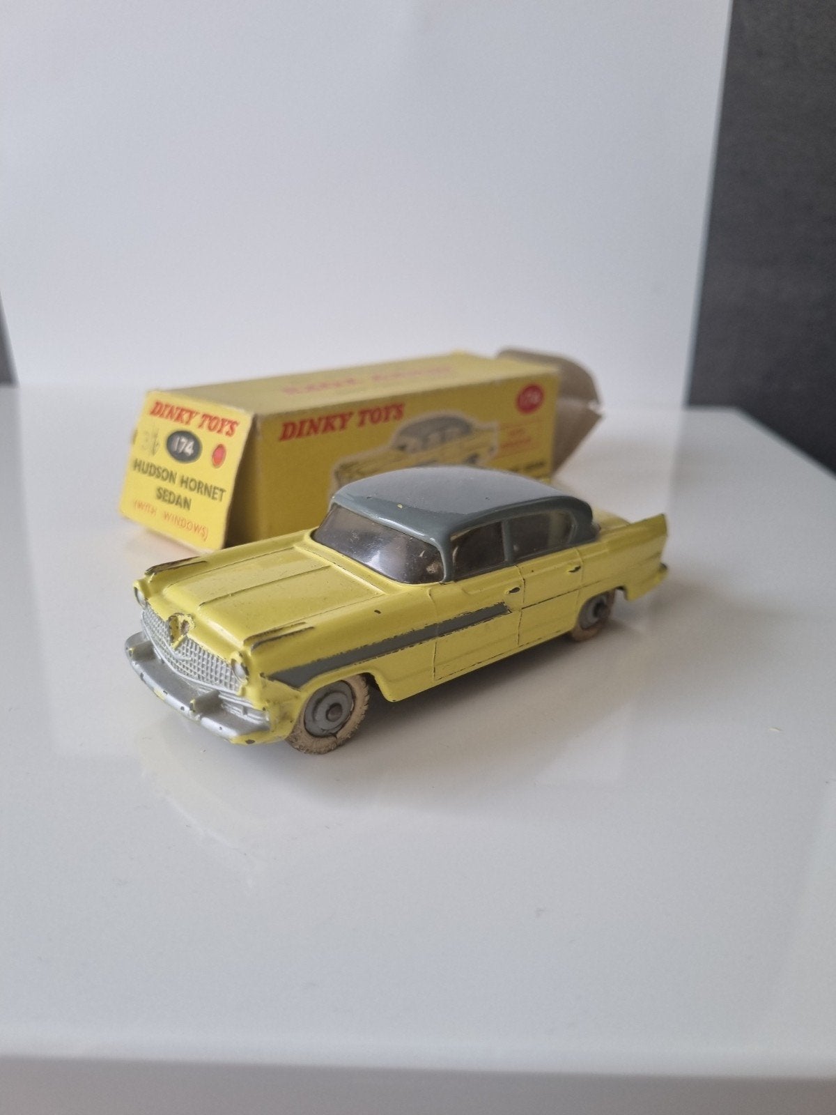 dinky toys, Hobby en Vrije tijd, Modelauto's | 1:43, Ophalen of Verzenden, Gebruikt, Auto, Dinky Toys