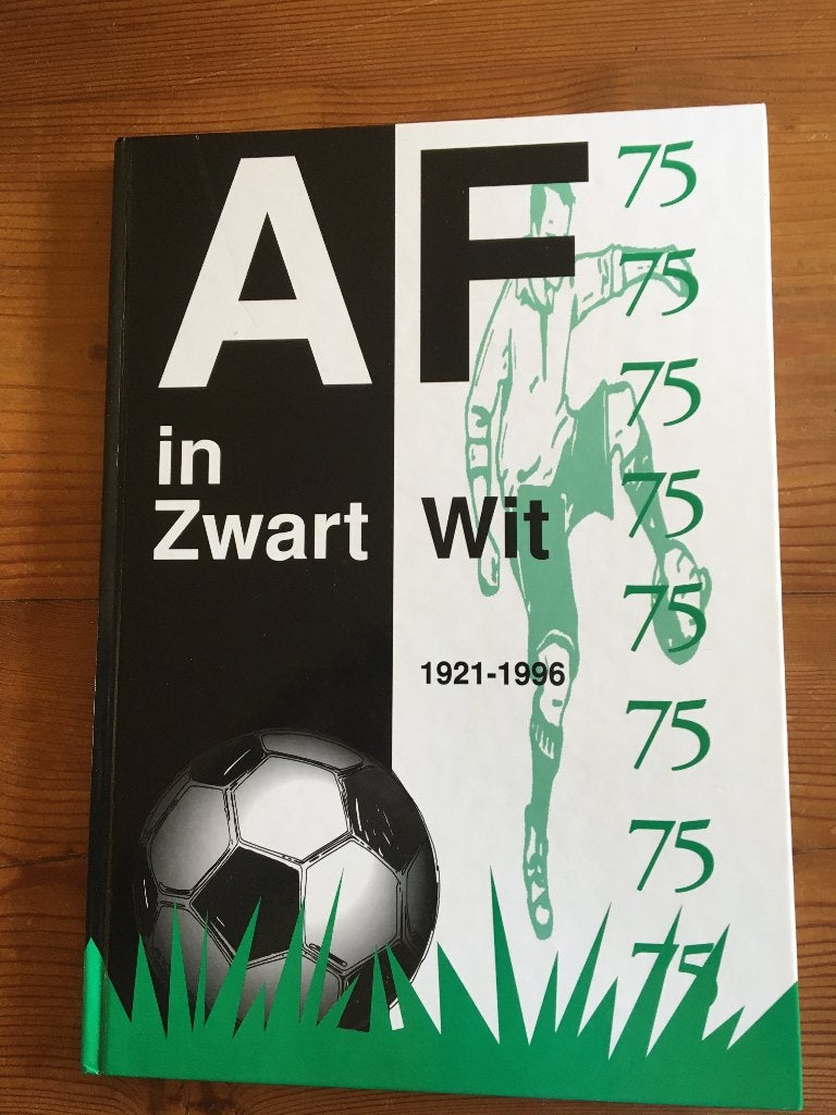 voetbalboek- jubileumboek AF in zwart wit 75 jaar, Boeken, Ophalen of Verzenden, Zo goed als nieuw, Balsport