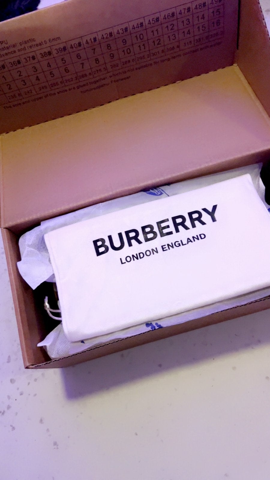 Burberry slides, Ophalen of Verzenden, Zo goed als nieuw, Zwart