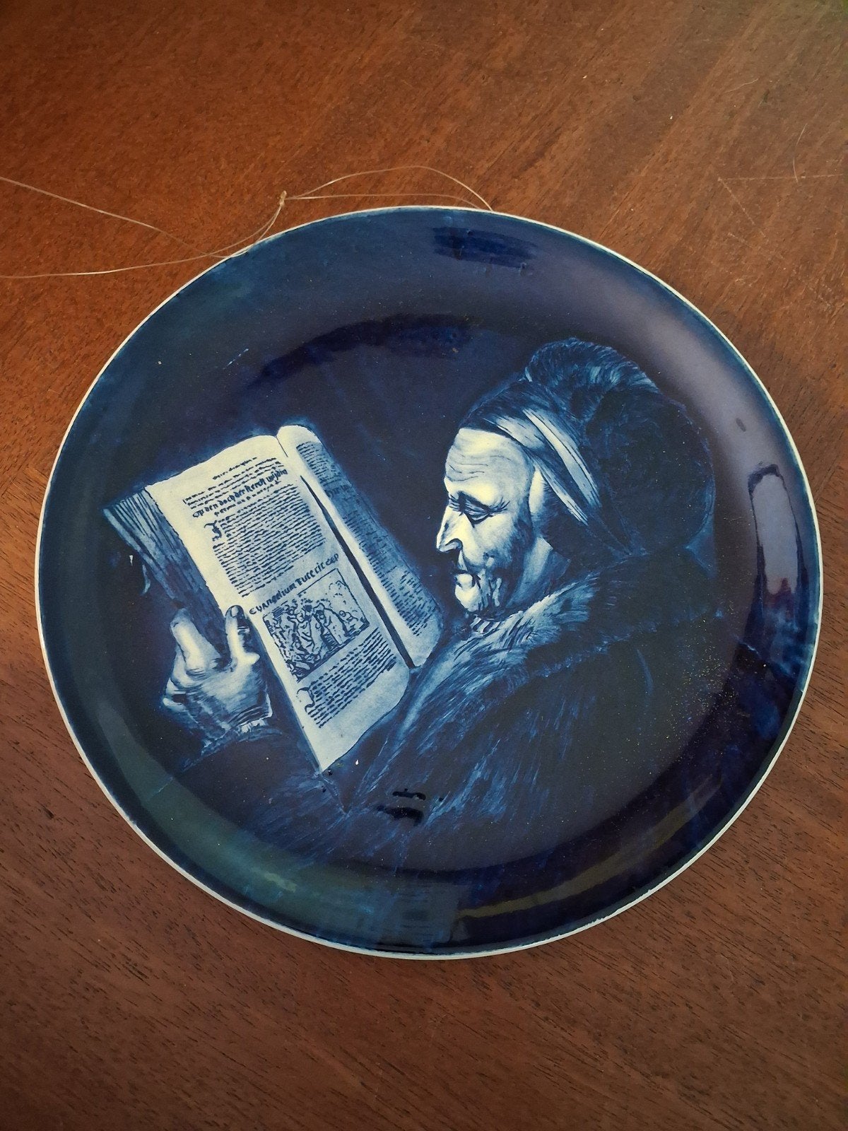 Delfts Blauw sierbord "Rembrandt's moeder" naar Gerard Dou, Antiek en Kunst, Ophalen of Verzenden