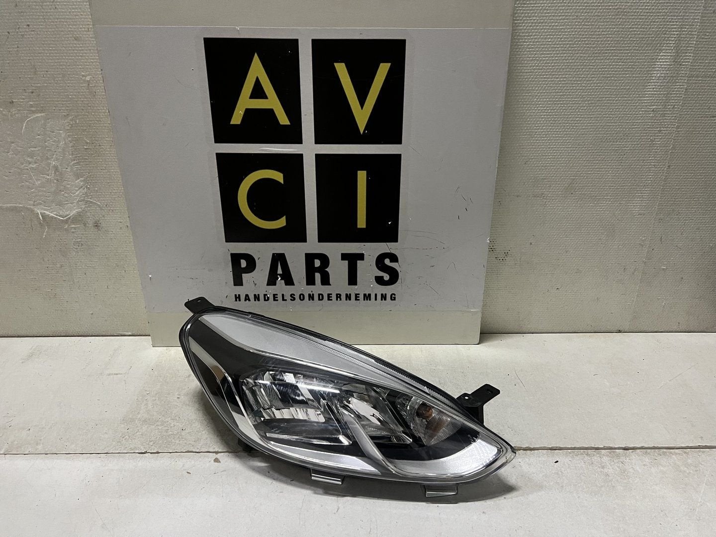 Koplamp Ford Fiesta MK8 origineel L1BB-13E014-AD Rechts, Gebruikt, -, -, Ophalen of Verzenden