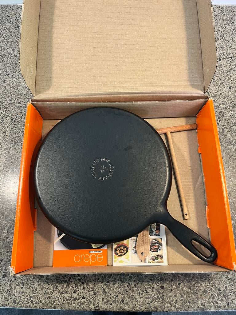Le Creuset  koekenpan crepe pan, Ophalen of Verzenden, Zo goed als nieuw, Gietijzer, Koekenpan of Braadpan