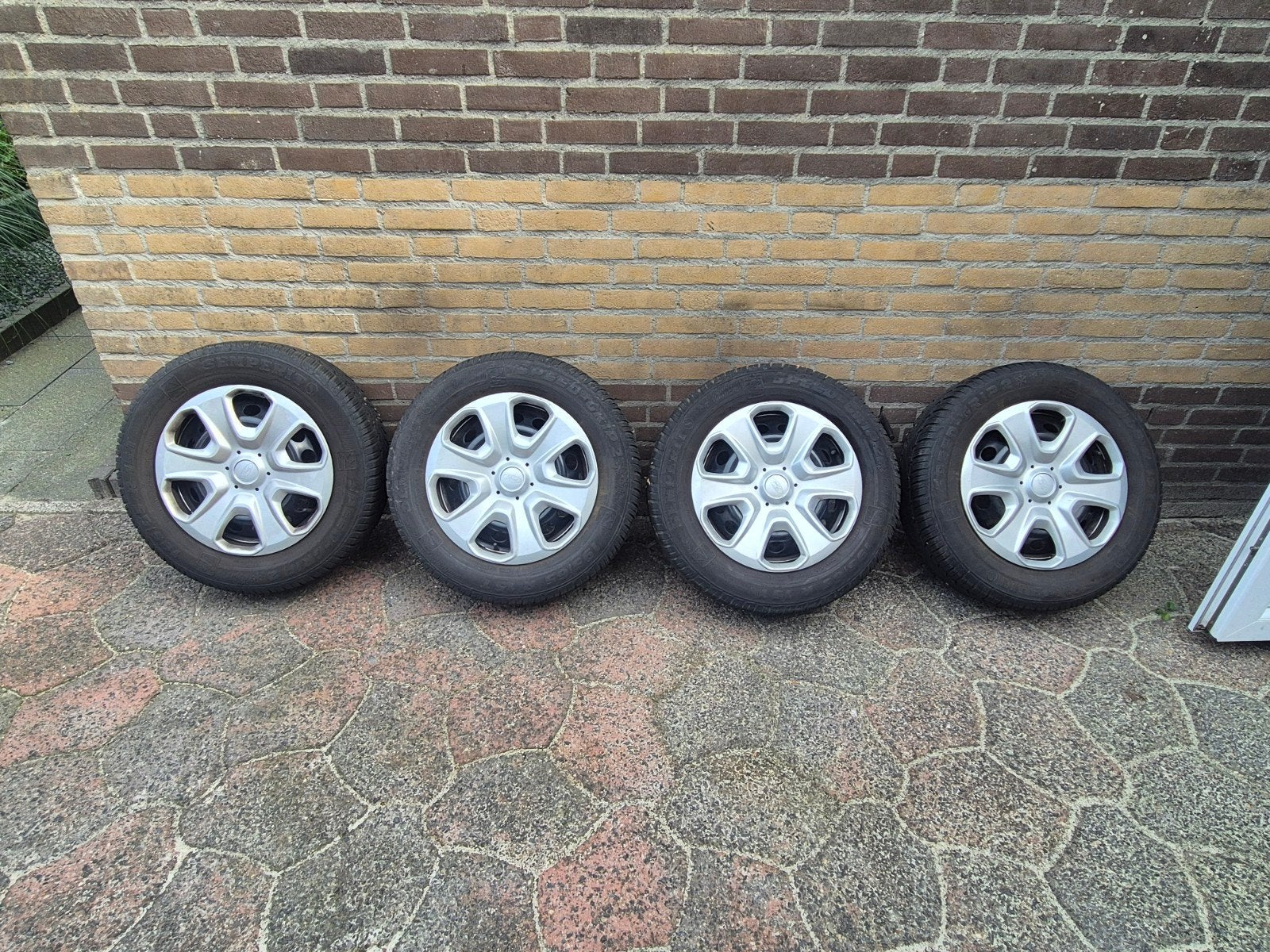 Winterbanden met velgen 195/65 R15 4x108 Ford, Auto-onderdelen, Ophalen, Gebruikt, 15 inch, Banden en Velgen