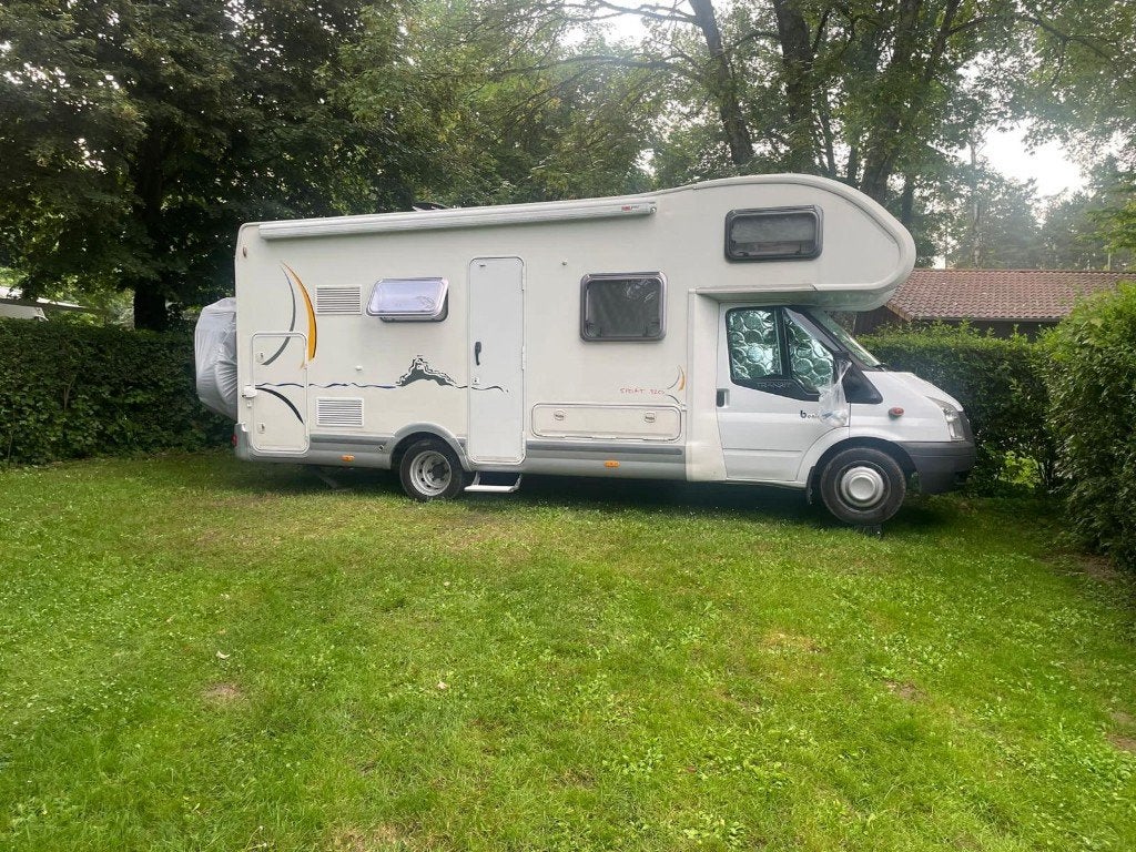 Benimar camper alkoof 2.4 diesel "Nieuwe apk & grote beurt", Caravans en Kamperen, Alkoof, Ringverwarming, Ford, Treinzit