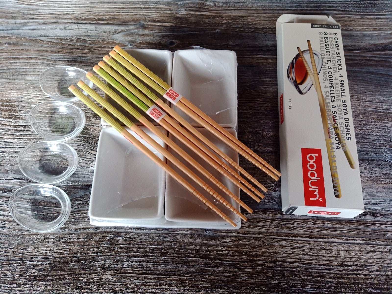 8 chopsticks+8 schaaltjes+1 grote schaal voor sushi, snacks, Aziatisch, Keramiek, Nieuw, Ophalen of Verzenden
