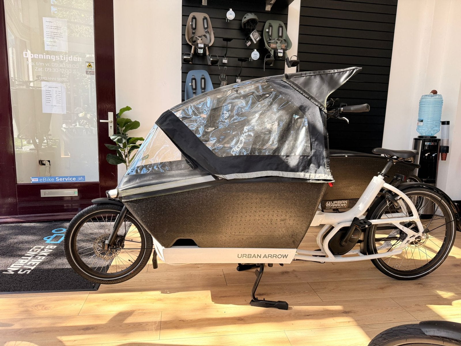 Urban Arrow Family Performance line 500WH Raincover Garantie, Fietsen en Brommers, Fietsen | Bakfietsen, Urban arrow, Huif, Ophalen of Verzenden