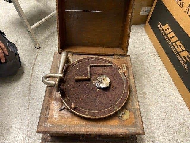 ANTIEKE PLATEN SPELER, Ophalen