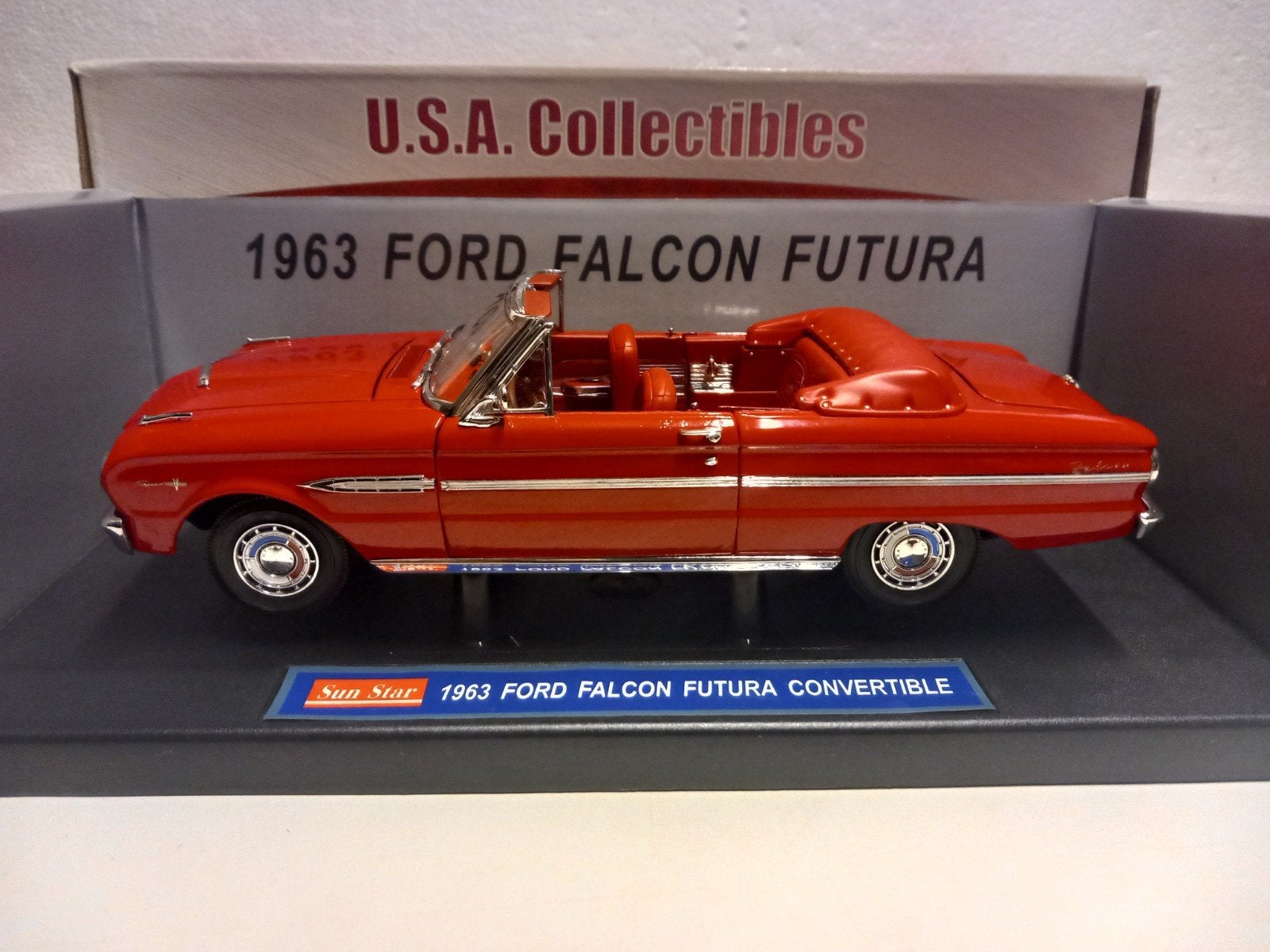 Ford Falcon Futura convertible rood Sun Star metal 1:18 KRD, Ophalen of Verzenden, Zo goed als nieuw, Auto, Sun Star