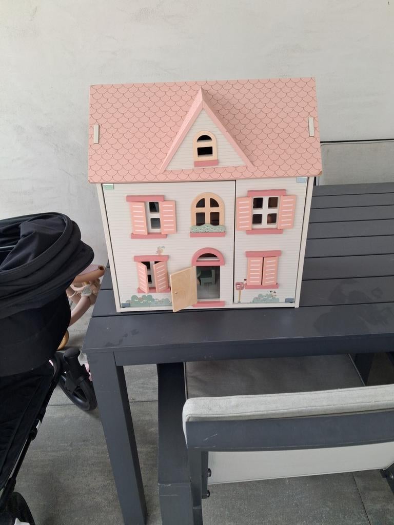Houten Poppenhuis met Meubels - Little Dutch, Kinderen en Baby's, Speelgoed | Poppenhuizen, Ophalen, Zo goed als nieuw, Poppenhuis