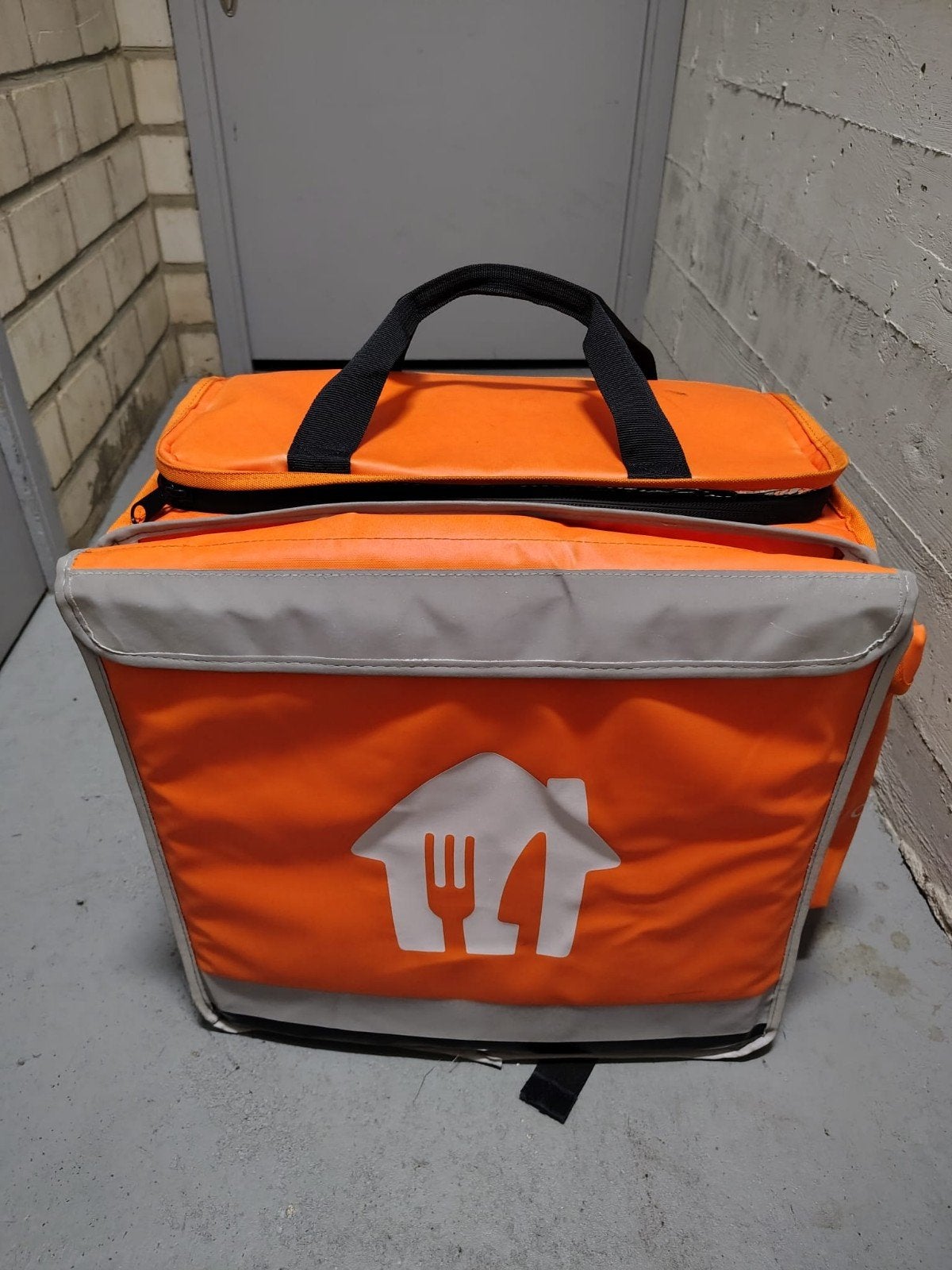 Thuisbezorgd kleding (maat L) en koeltas, Ophalen, Maat 52/54 (L), Oranje, Zo goed als nieuw