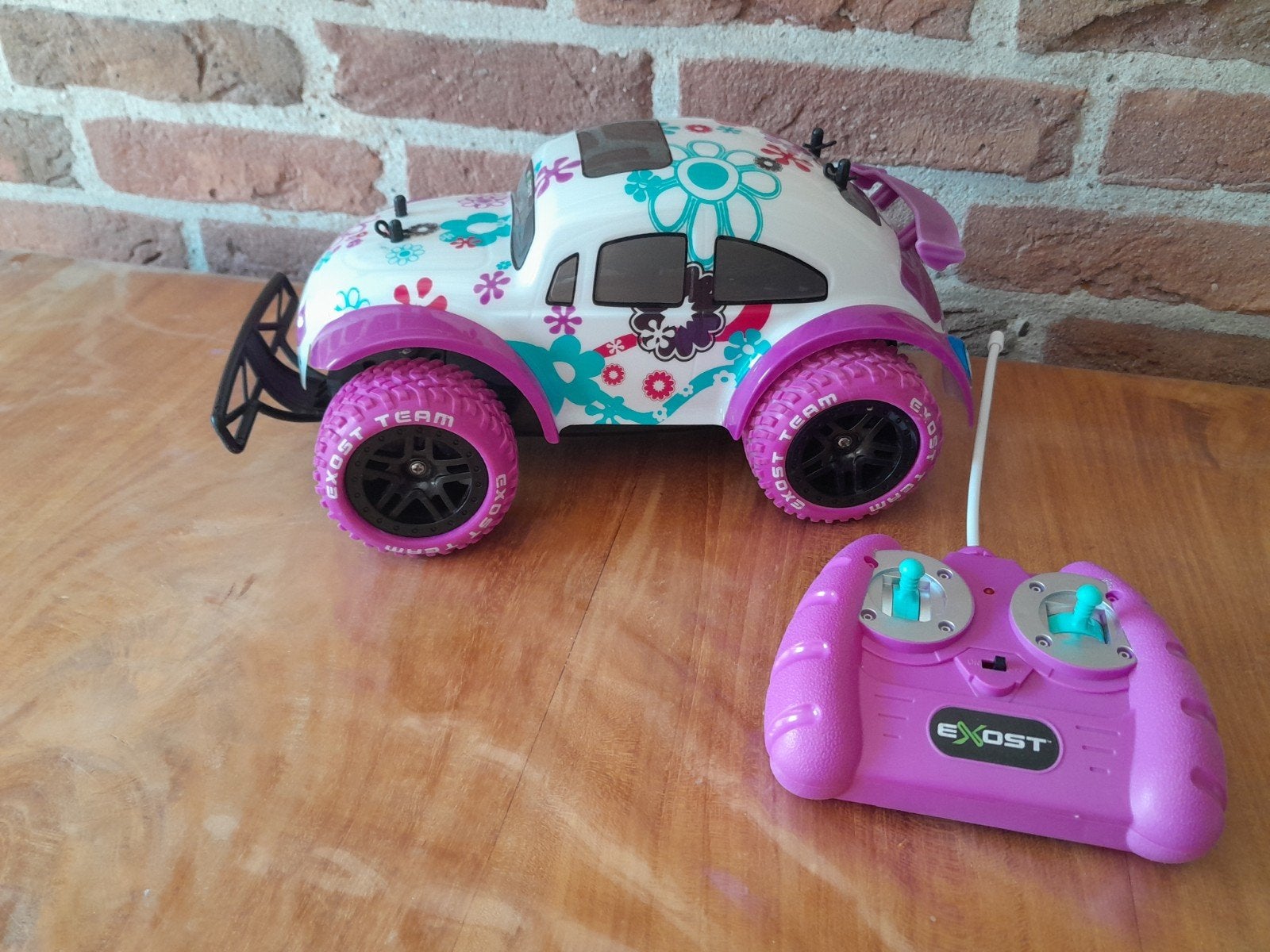 Leuke bestuurbare auto van Exost.
Ziet er netjes uit.
Alleen, Ophalen of Verzenden, Gebruikt, Afstandsbediening