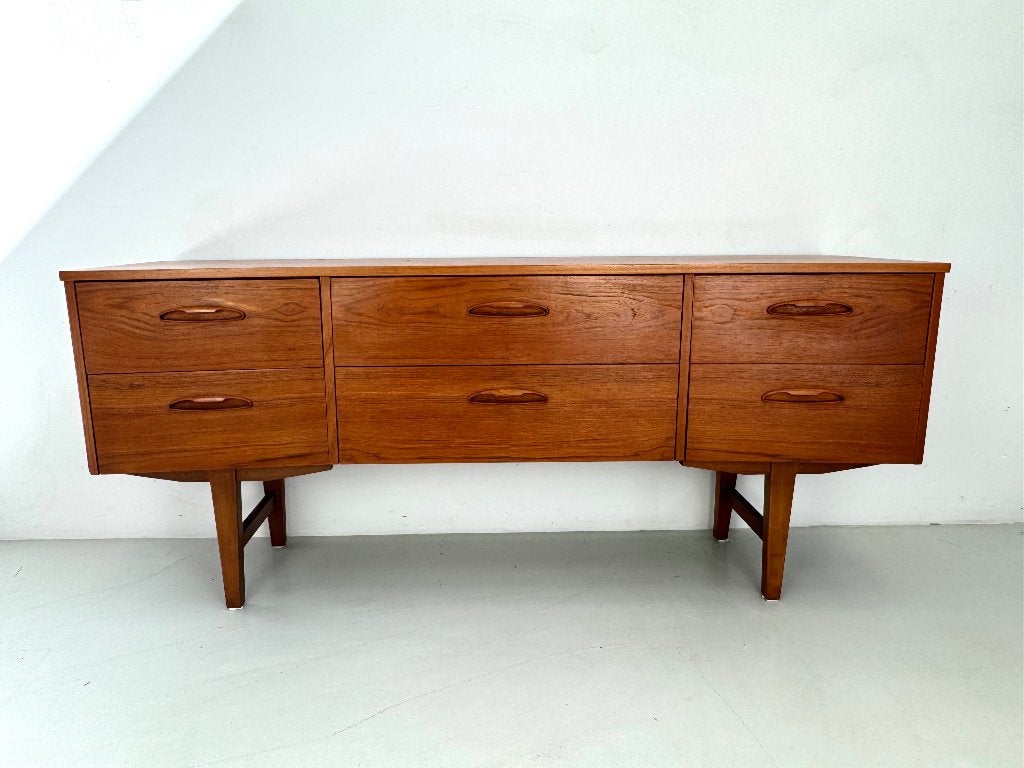 Vintage dressoir Jentique, 150 tot 200 cm, Teakhout, Ophalen of Verzenden, Zo goed als nieuw
