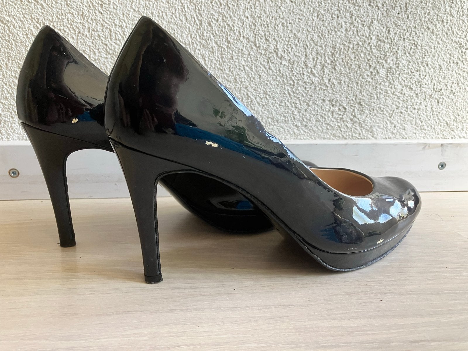 Veel gedragen Högl pumps lakleer donkerblauw - DIY project, Ophalen of Verzenden, Gedragen, Blauw, Pumps