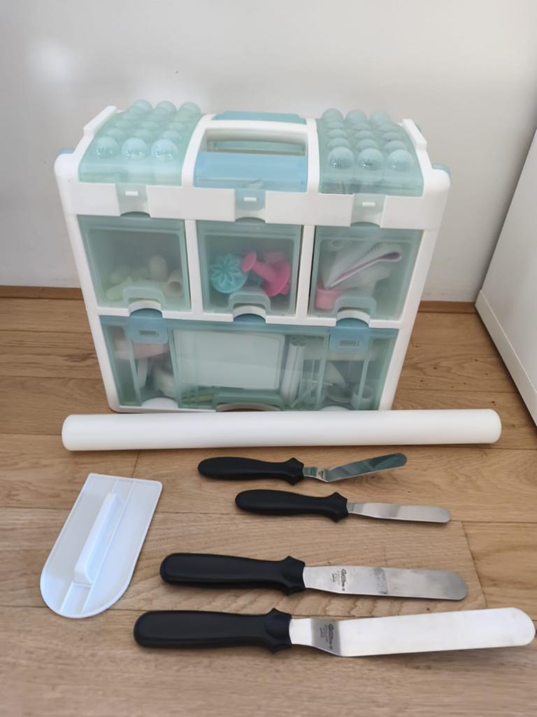 Uitgebreide Bakset voor Taarten en Cupcakes, Ophalen of Verzenden, Zo goed als nieuw, Taarten of Cupcakes, Overige typen