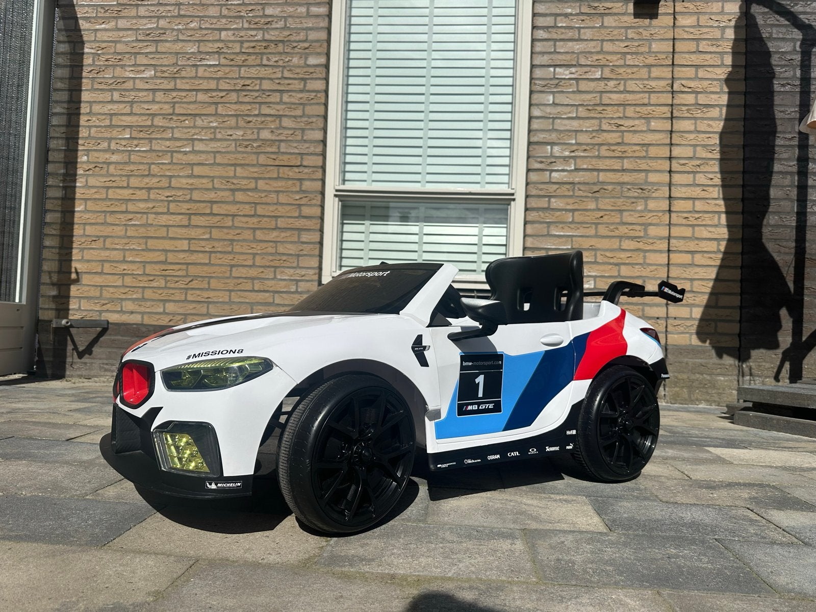 Rollplay BMW M8 GTE elektrische raceauto met 2 accu’s, Ophalen, Zo goed als nieuw, Afstandsbediening
