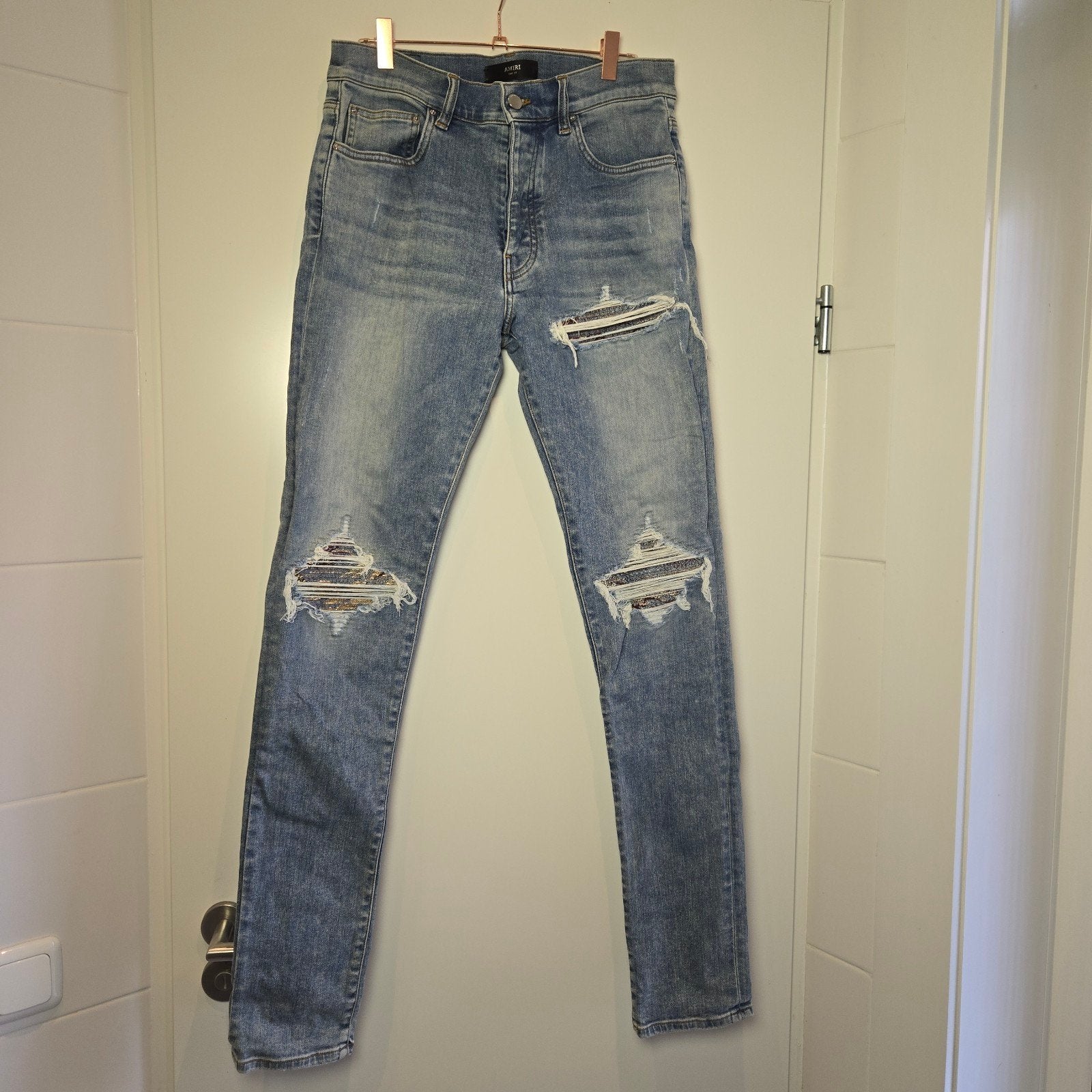 AMIRI Distressed Skinny Jeans  mx1 crane 31 m, Kleding | Heren, Spijkerbroeken en Jeans, Blauw, W32 (confectie 46) of kleiner