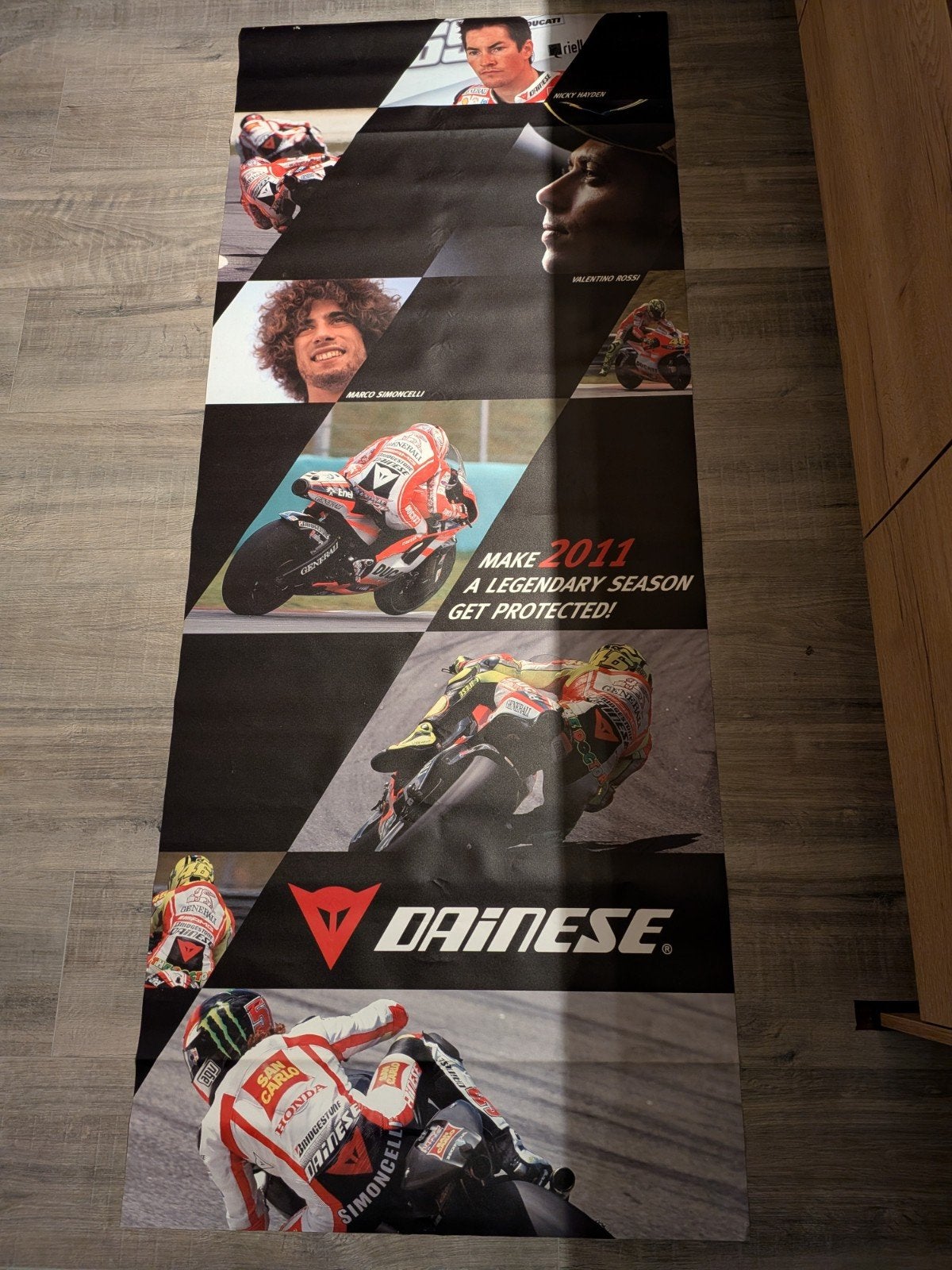 Dainese spandoek: Marco Simoncelli - Rossi - Nicky Hayden, Ophalen of Verzenden, Gebruikt, Motoren