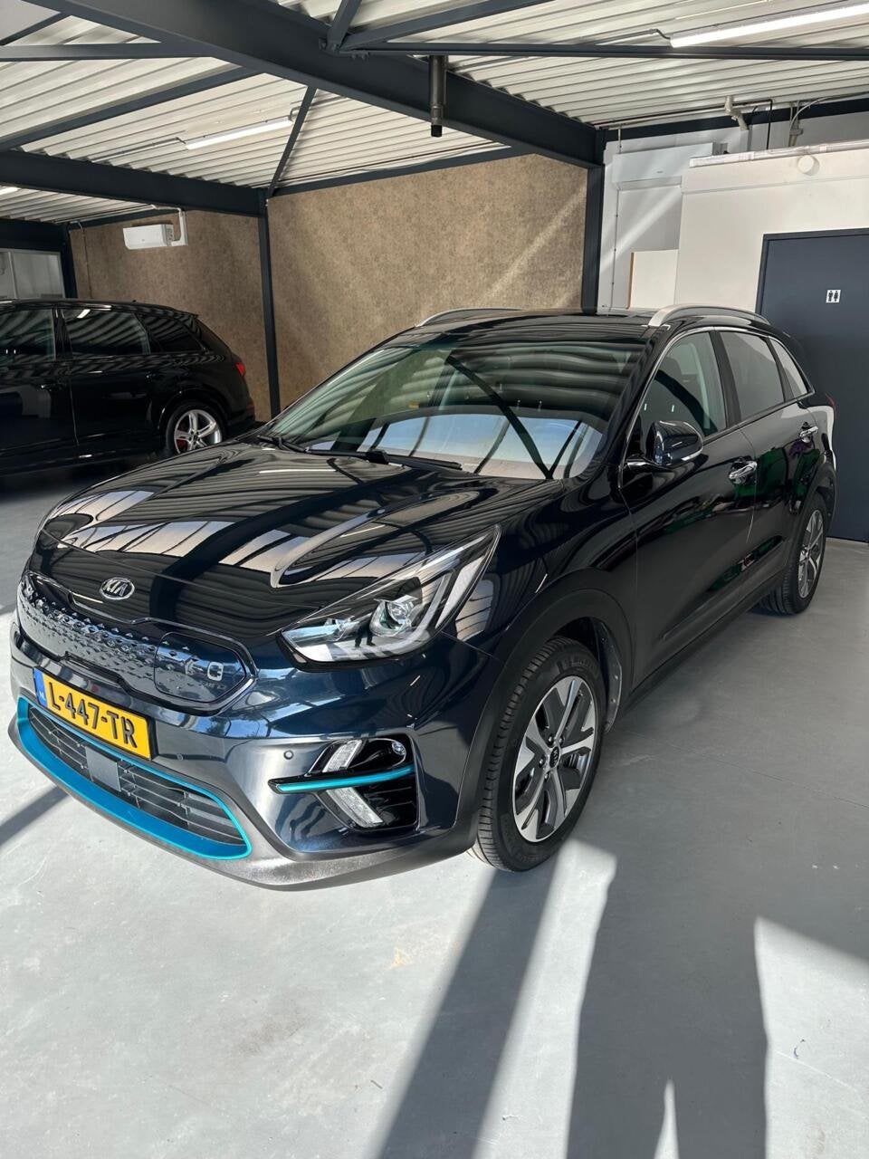 Kia e-Niro DynamicPlusLine 64 kWh Carplay Dakraam SOH 98%, Gebruikt, 1712 kg, Blauw, Leder en Stof