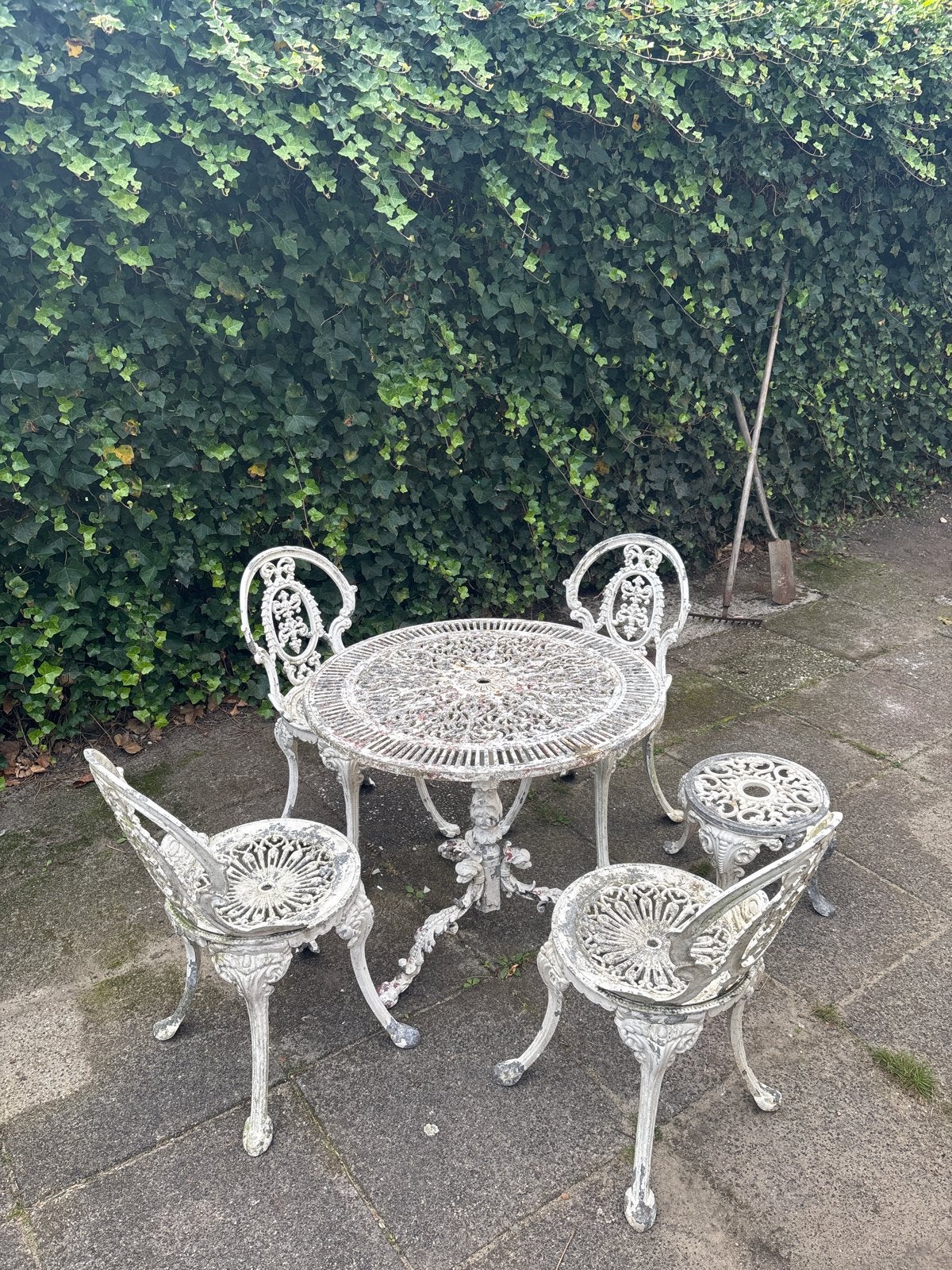 Antieke gietijzeren tuinset met 4 stoelen en bijzettafel, Ophalen, Gebruikt, Bijzettafel, Tuinset