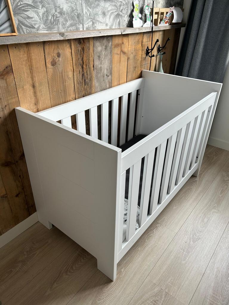 Commode + ledikant bopita, Ophalen, Zo goed als nieuw, Jongetje of Meisje