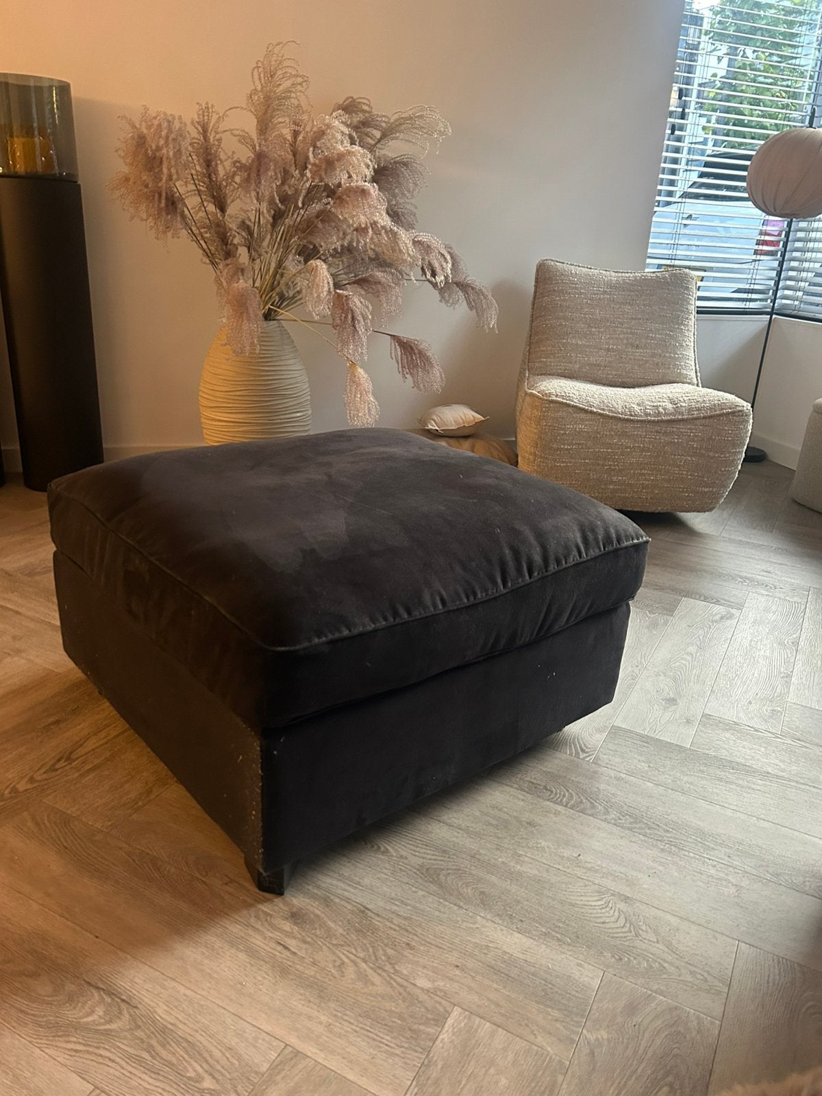 Mooie zwarte poef Montél , 85x85x45 ( lbh), Ophalen, Minder dan 50 cm, Rond, Zo goed als nieuw
