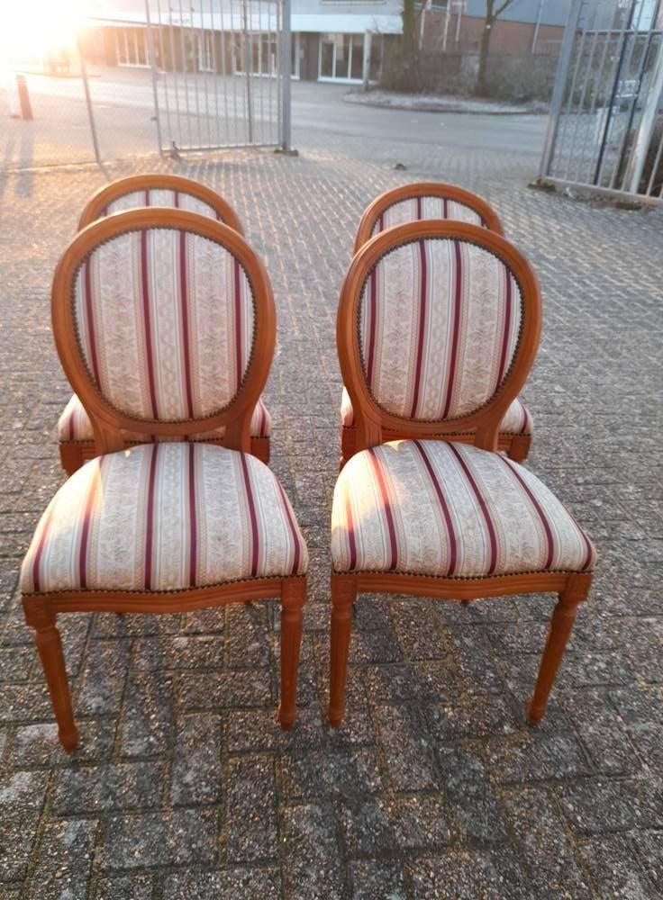 Set 4 kersenhouten medaillon stoelen, Huis en Inrichting, Ophalen of Verzenden, Zo goed als nieuw, Eén