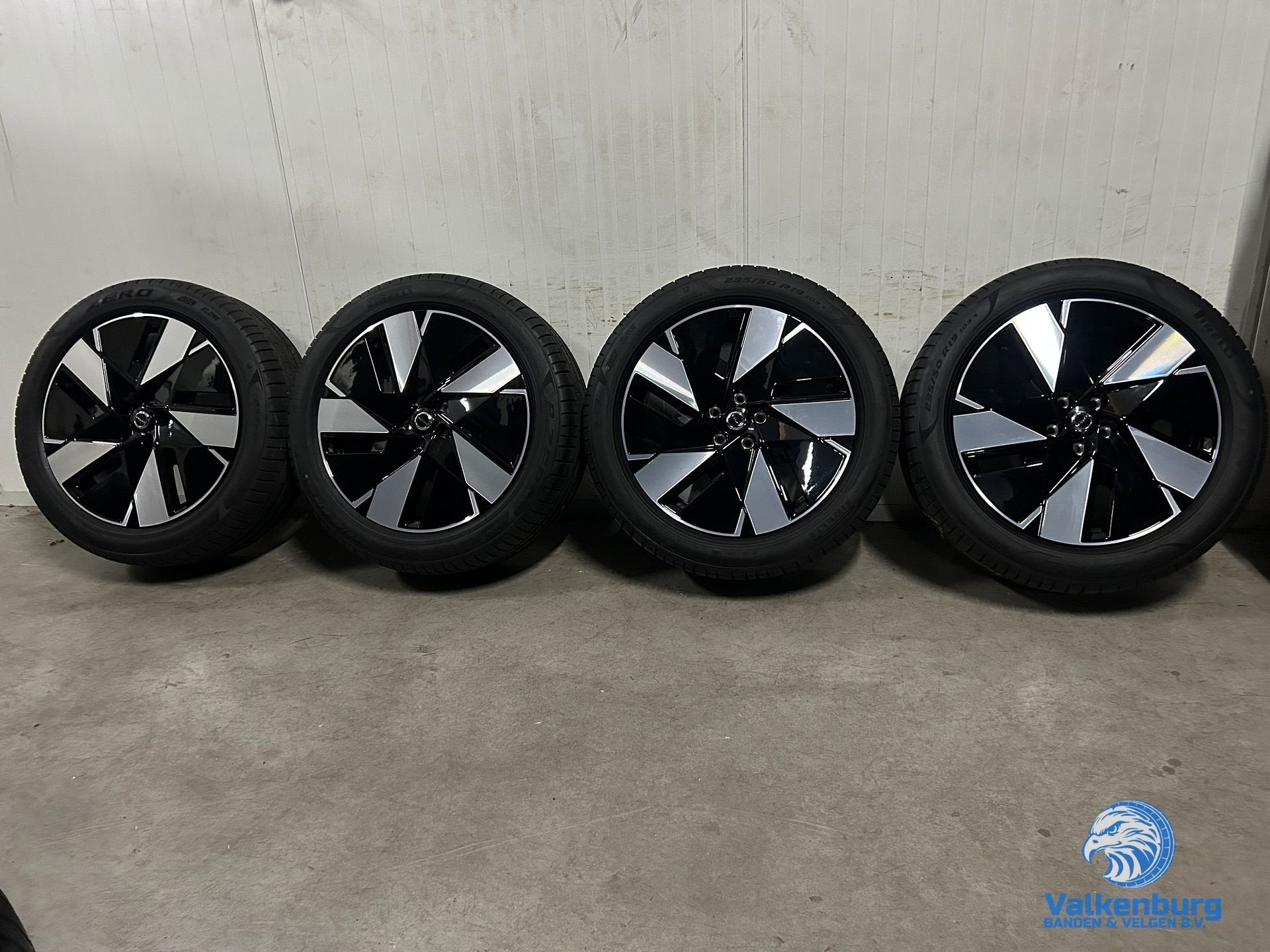 8mm! Originele Volvo C40 XC40 EC40 EX40 5-Spoke Black Diamon, Auto-onderdelen, 19 inch, Gebruikt, -, -