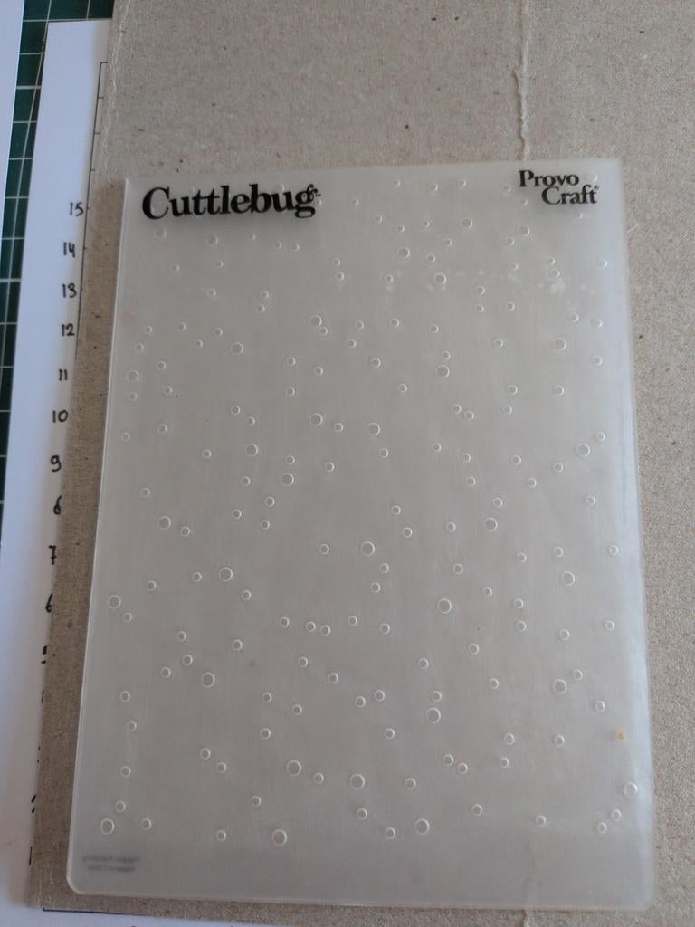 Cuttlebug embossing folder stipjes, Ophalen of Verzenden, Nieuw, Frame of Mal