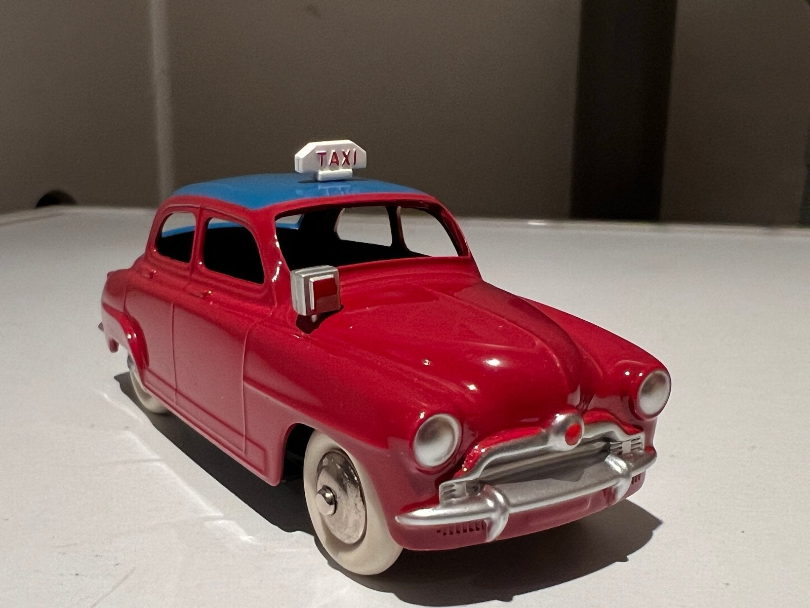 Dinky Toys Simca 9 Aronde Taxi - Vintage Modelauto, Ophalen of Verzenden, Zo goed als nieuw, Auto, Dinky Toys