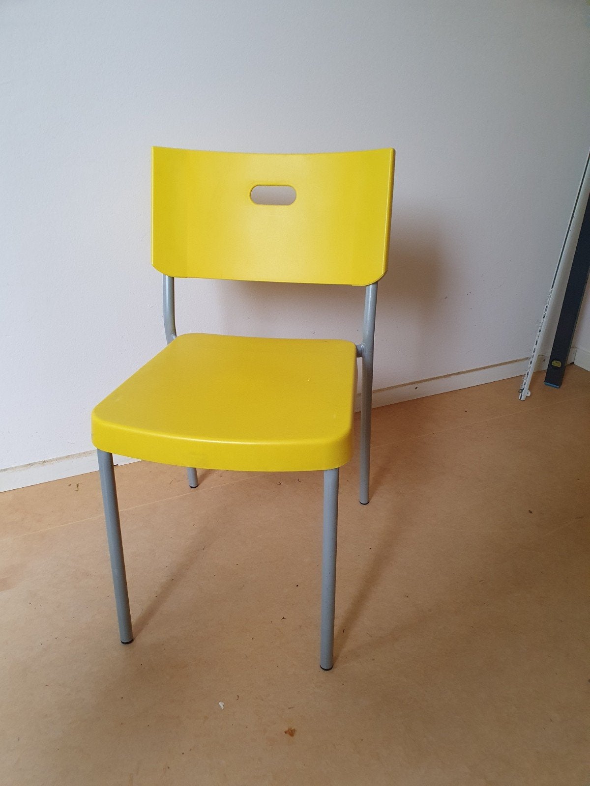 Ikea stoel - Kunststof - Geel - Stalen frame., Ophalen, Overige kleuren, Eén, Kunststof