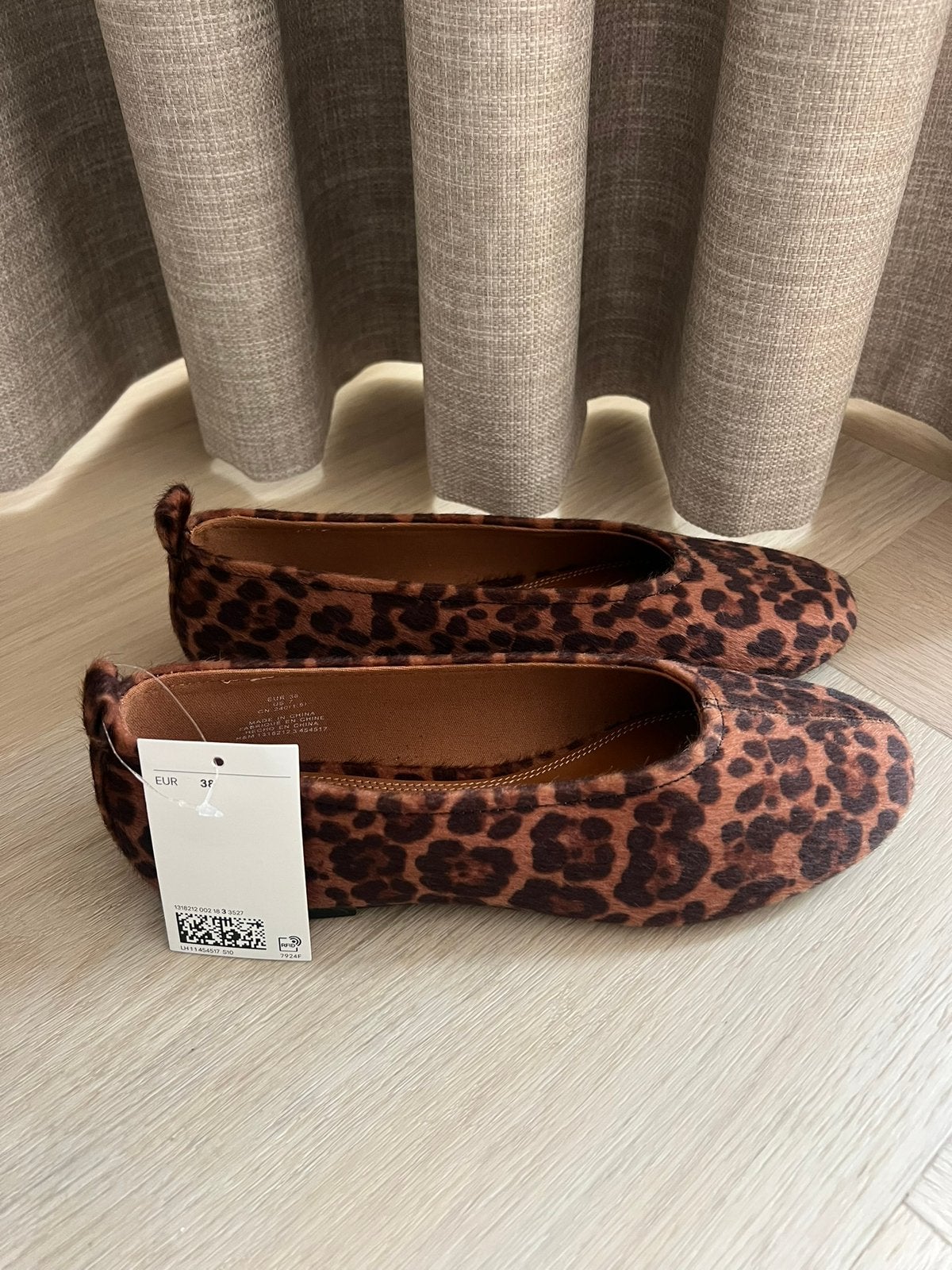 Bruine instappers met luipaardprint van H&M - maat 38, Kleding | Dames, Schoenen, Bruin, Instappers, Nieuw, Ophalen of Verzenden