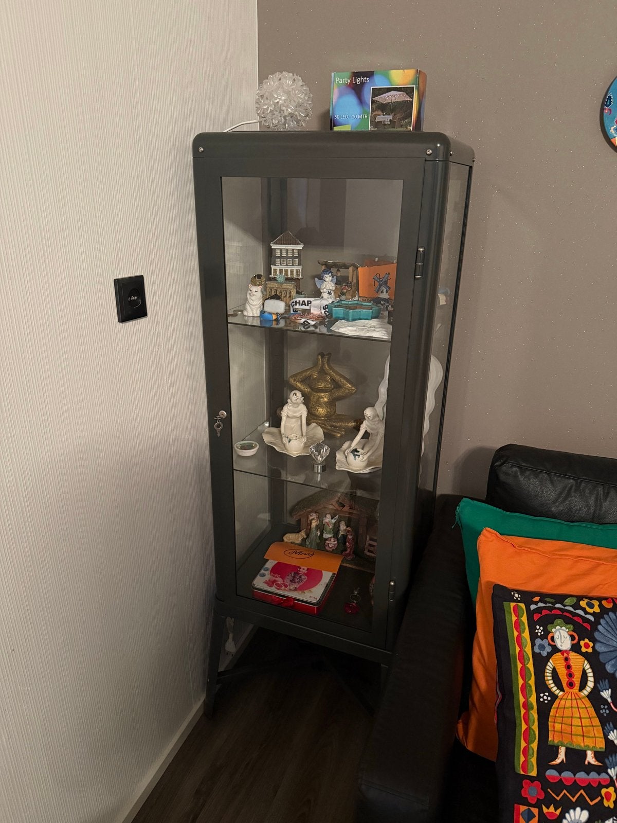 Ikea vitrinekast in goede staat, Huis en Inrichting, Ophalen, Gebruikt, 50 tot 100 cm, Metaal