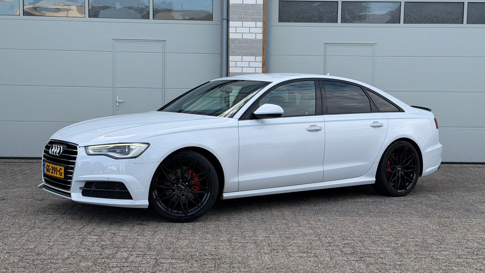 Audi A6 Limousine 1.8 TFSI S- Line NWE APK STOELVW KEYLESS, Auto's, Zwart, Wit, 1545 kg, Bedrijf