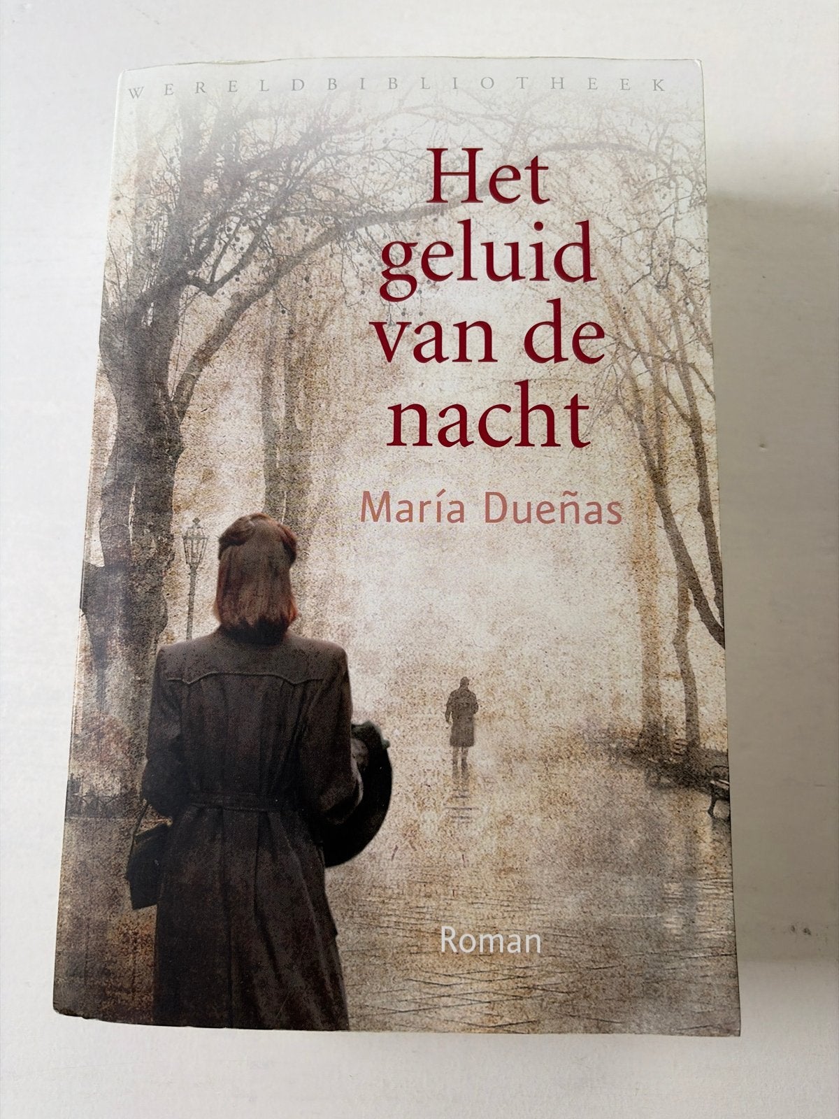 Het geluid van de nacht - María Dueñas (Roman), Ophalen of Verzenden, Zo goed als nieuw, Europa overig