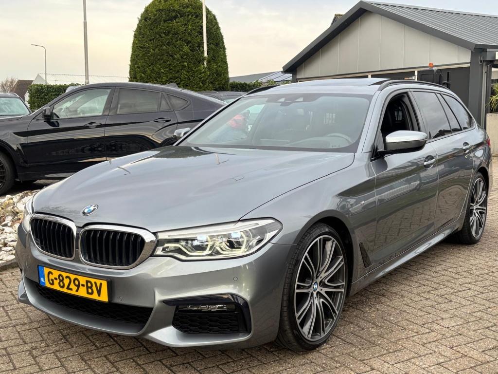 BMW 5 Serie Touring 520i M-Pakket 2019 Panodak HUD Dealeraut, Automaat, 1998 cc, Achterwielaandrijving, Euro 6
