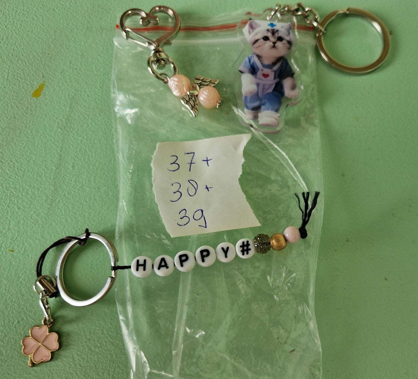 Leuke sleutelhangers: katje, klavertje vier en 'HAPPY', Ophalen of Verzenden
