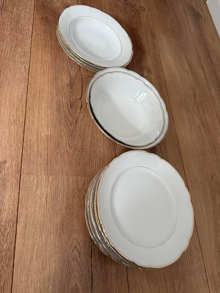 Wit servies met gouden rand - Borden, kommen en schalen, Huis en Inrichting, Keuken | Servies, Gebruikt, Ophalen of Verzenden