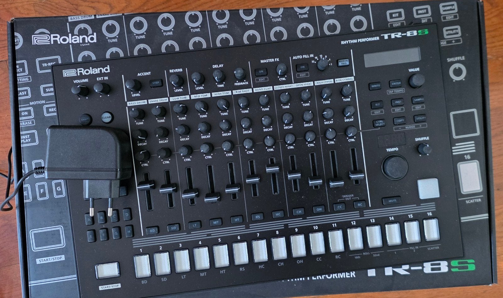 Roland TR-8S inclusief gesealde tas, Ophalen of Verzenden, Zo goed als nieuw, Overige aantallen, Roland