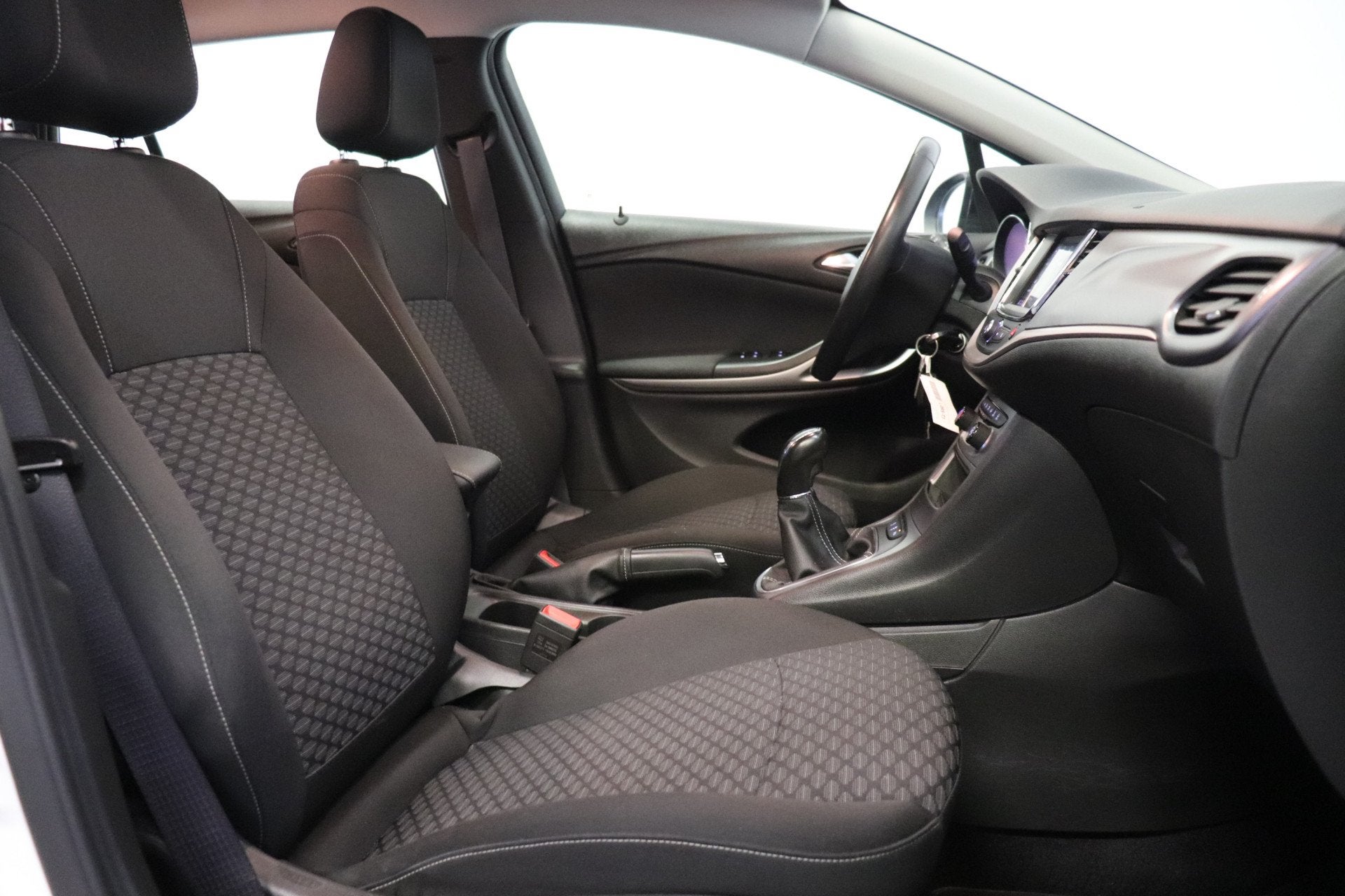 Opel Astra Sports Tourer 1.2 Edition NL Auto | Cruise | Airc, Stof, Gebruikt, 1199 cc, Wit