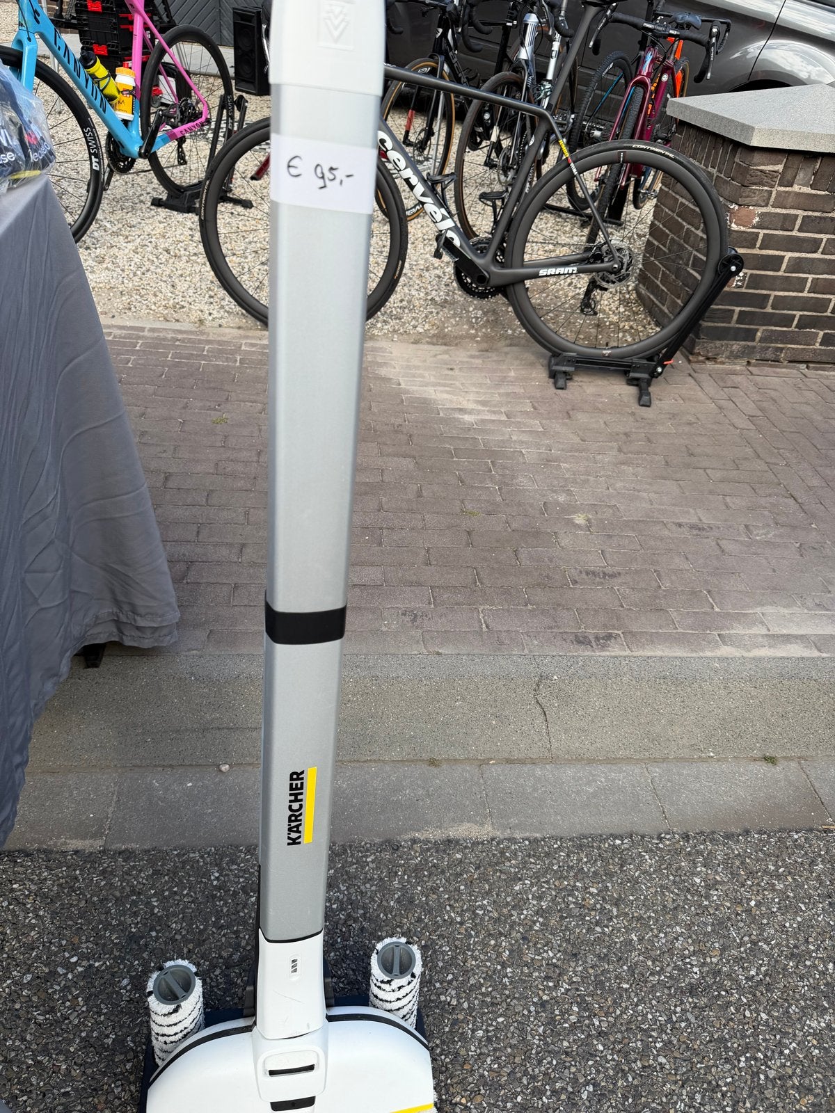 Kärcher EWM 2 Premium dweilmachine op accu + extra borstels, Ophalen, Kärcher, Draadloos, Zo goed als nieuw